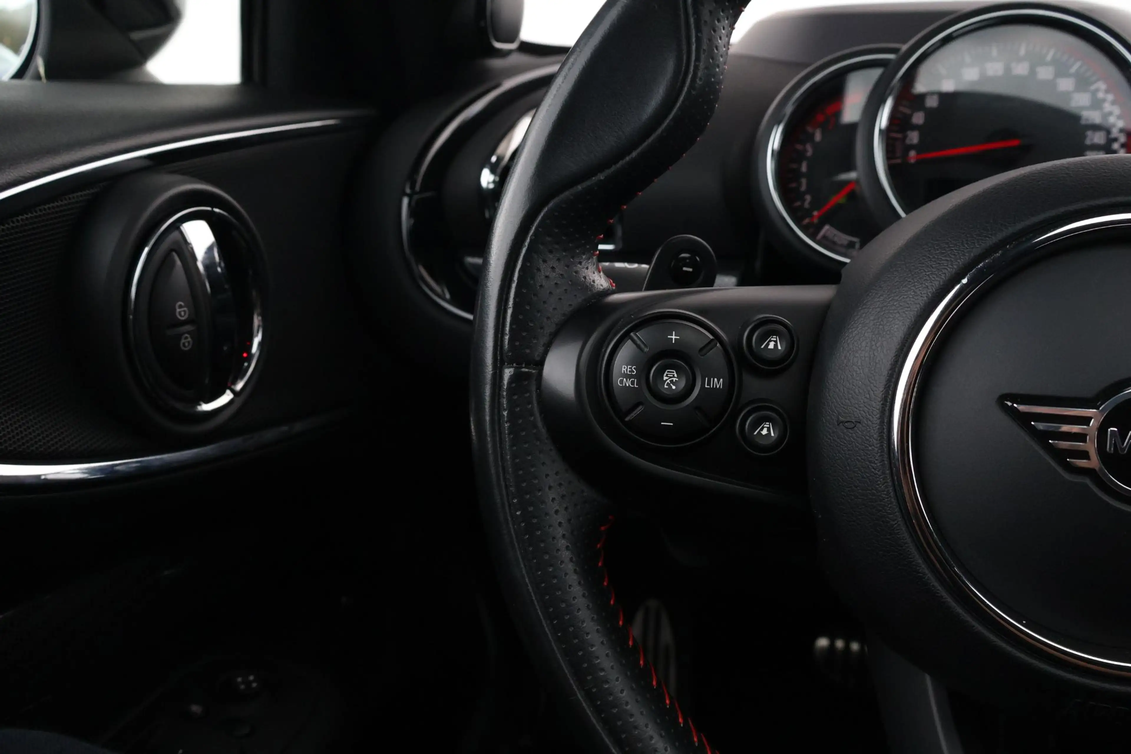 MINI John Cooper Works Clubman 2.0 JCW ALL4 Chili | Pano dak | Head-up | Harman K — photo 14