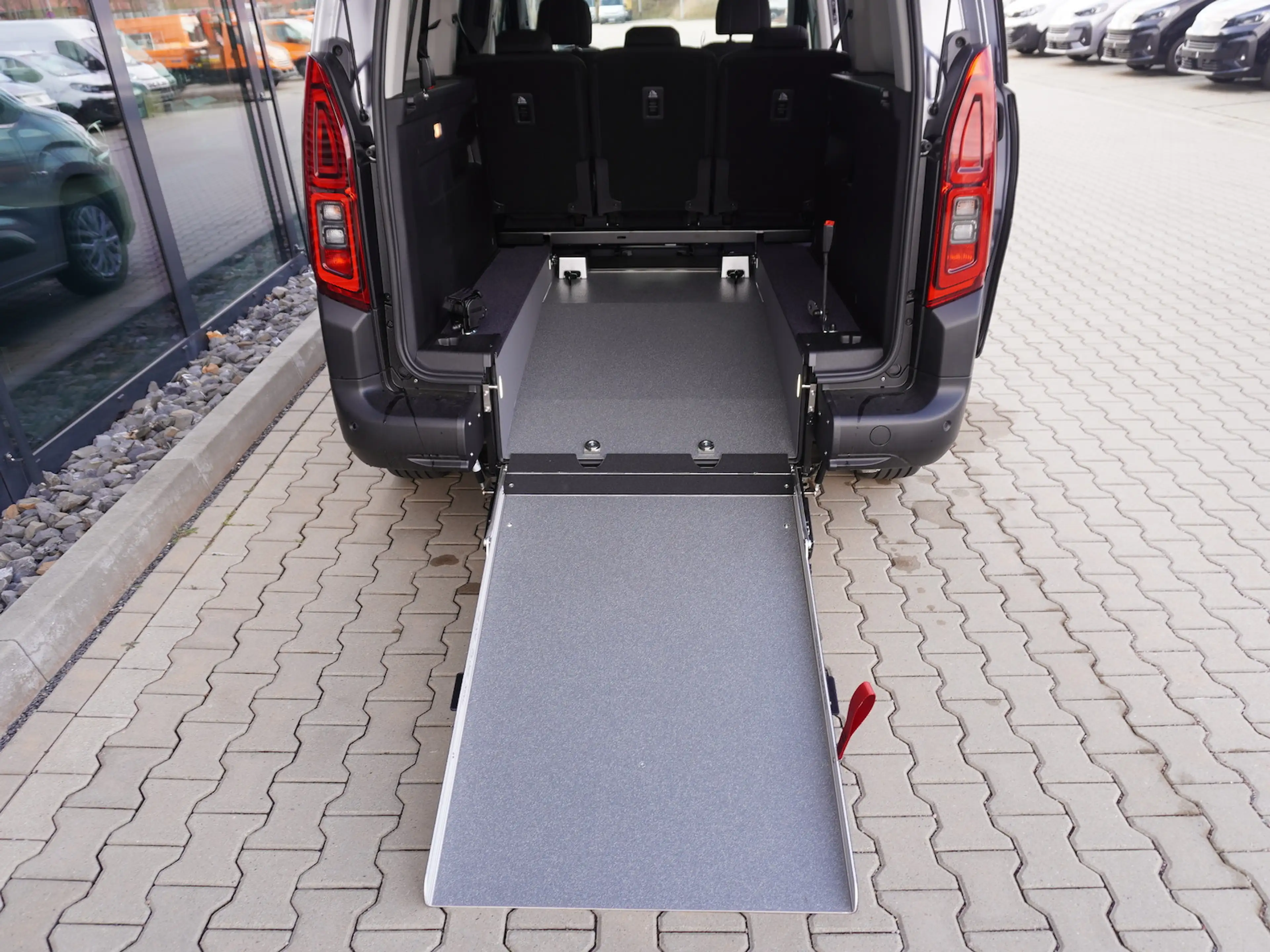 Fiat Doblo Maxi Kombi / Rollstuhlumbau AMF — photo 8