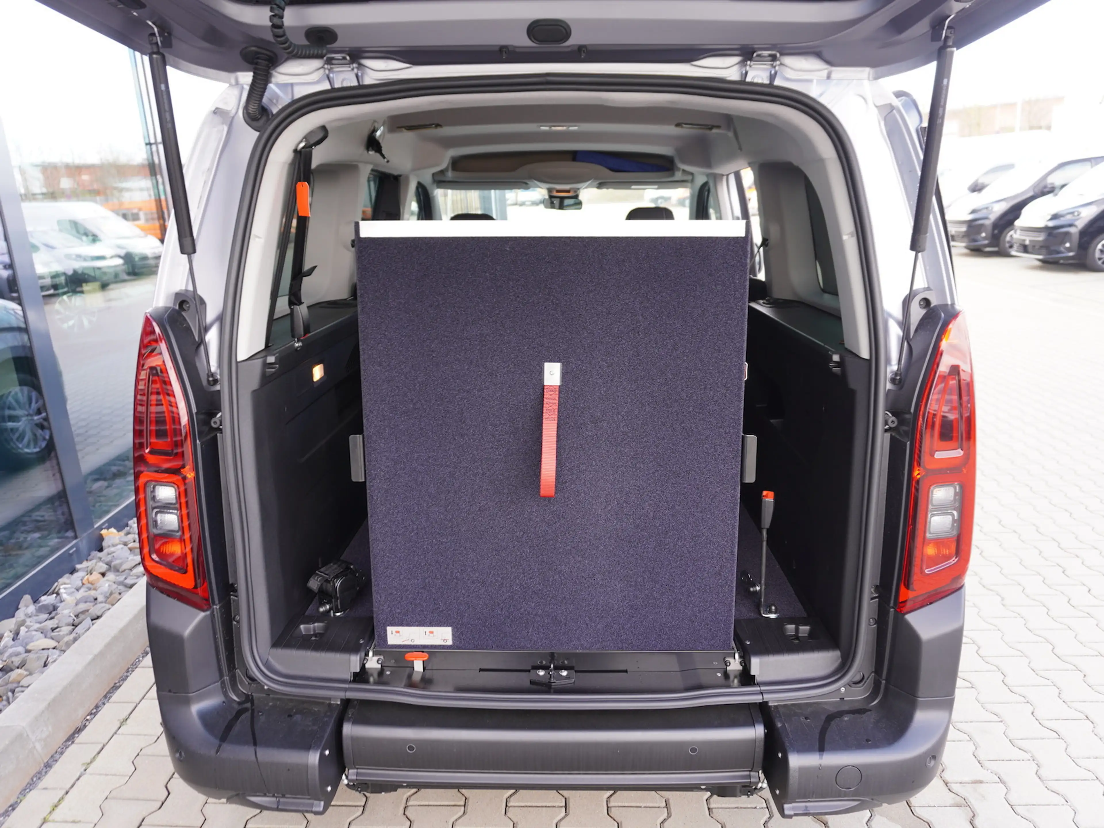 Fiat Doblo Maxi Kombi / Rollstuhlumbau AMF — photo 7