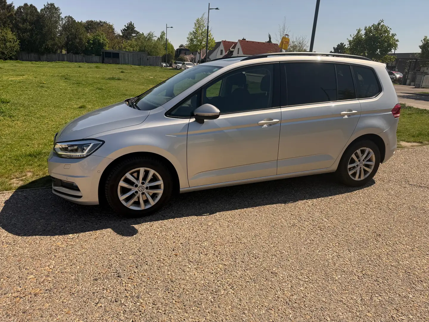 Volkswagen Touran Touran Highline 1,6 SCR TDI DSG Highline - 7Sitze/ACC/AHK/Standheizung Silber - 2
