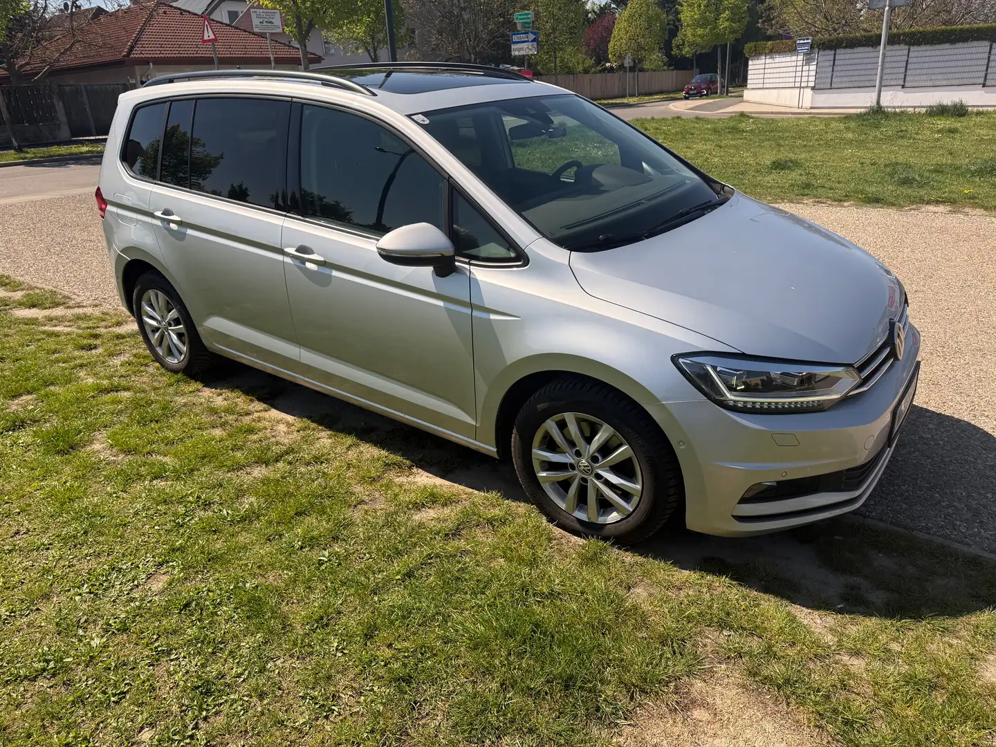 Volkswagen Touran Touran Highline 1,6 SCR TDI DSG Highline - 7Sitze/ACC/AHK/Standheizung Silber - 1