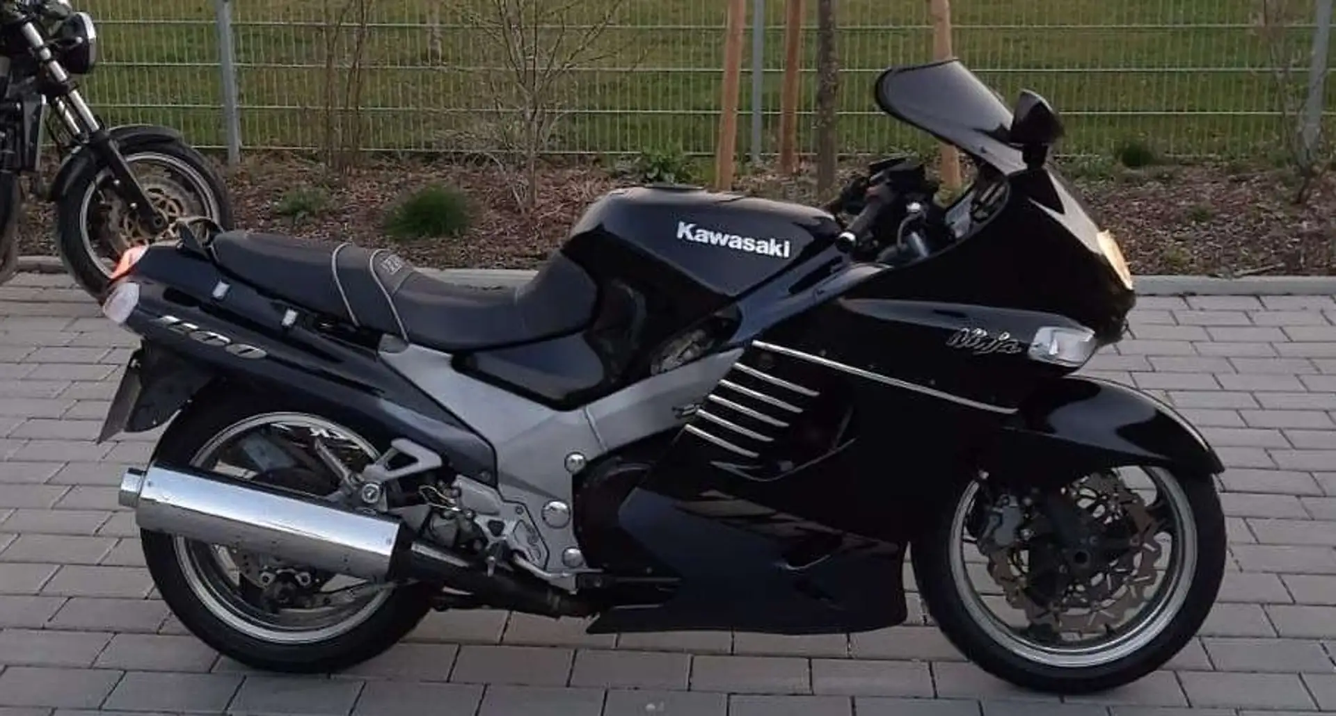 Kawasaki ZZR 1100 Noir - 1