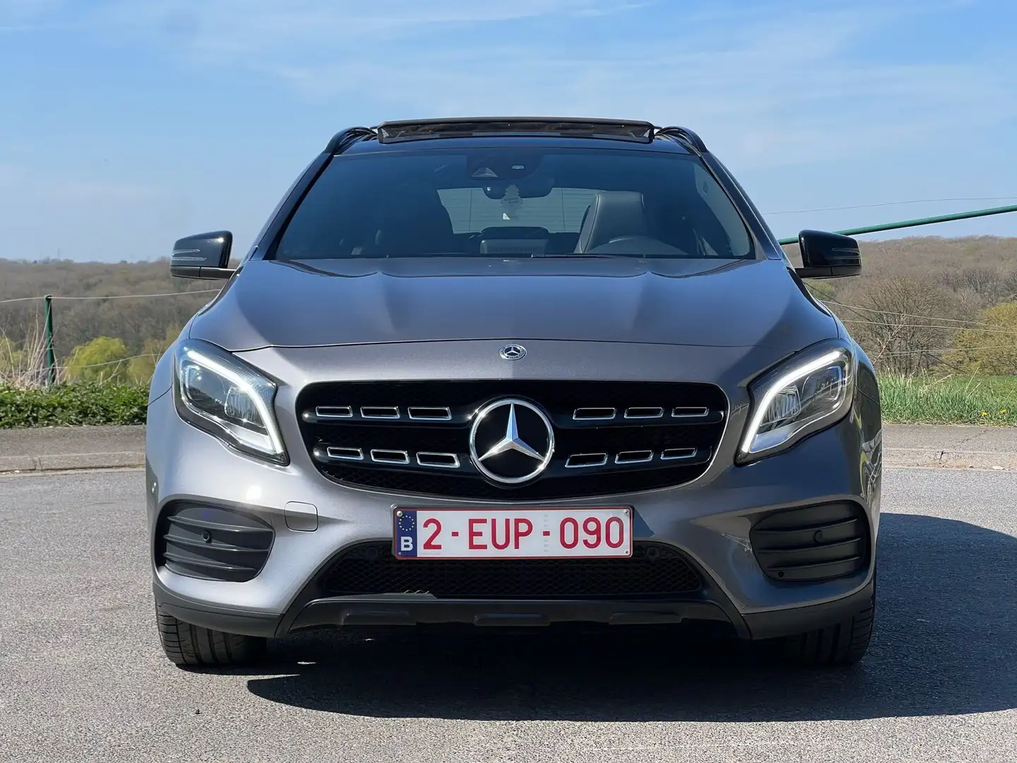 Mercedes-Benz GLA 180 * AMG * Toit pano, Sg chauff, Camera, Gps, ... Šedá - 2