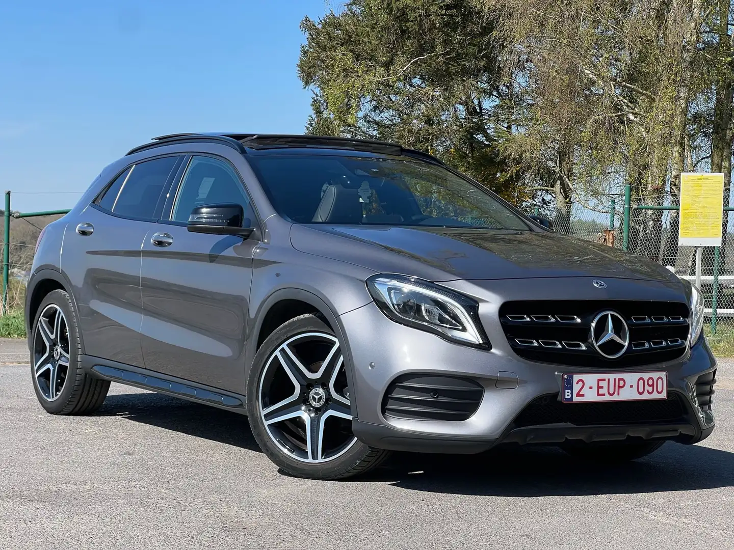 Mercedes-Benz GLA 180 * AMG * Toit pano, Sg chauff, Camera, Gps, ... Šedá - 1