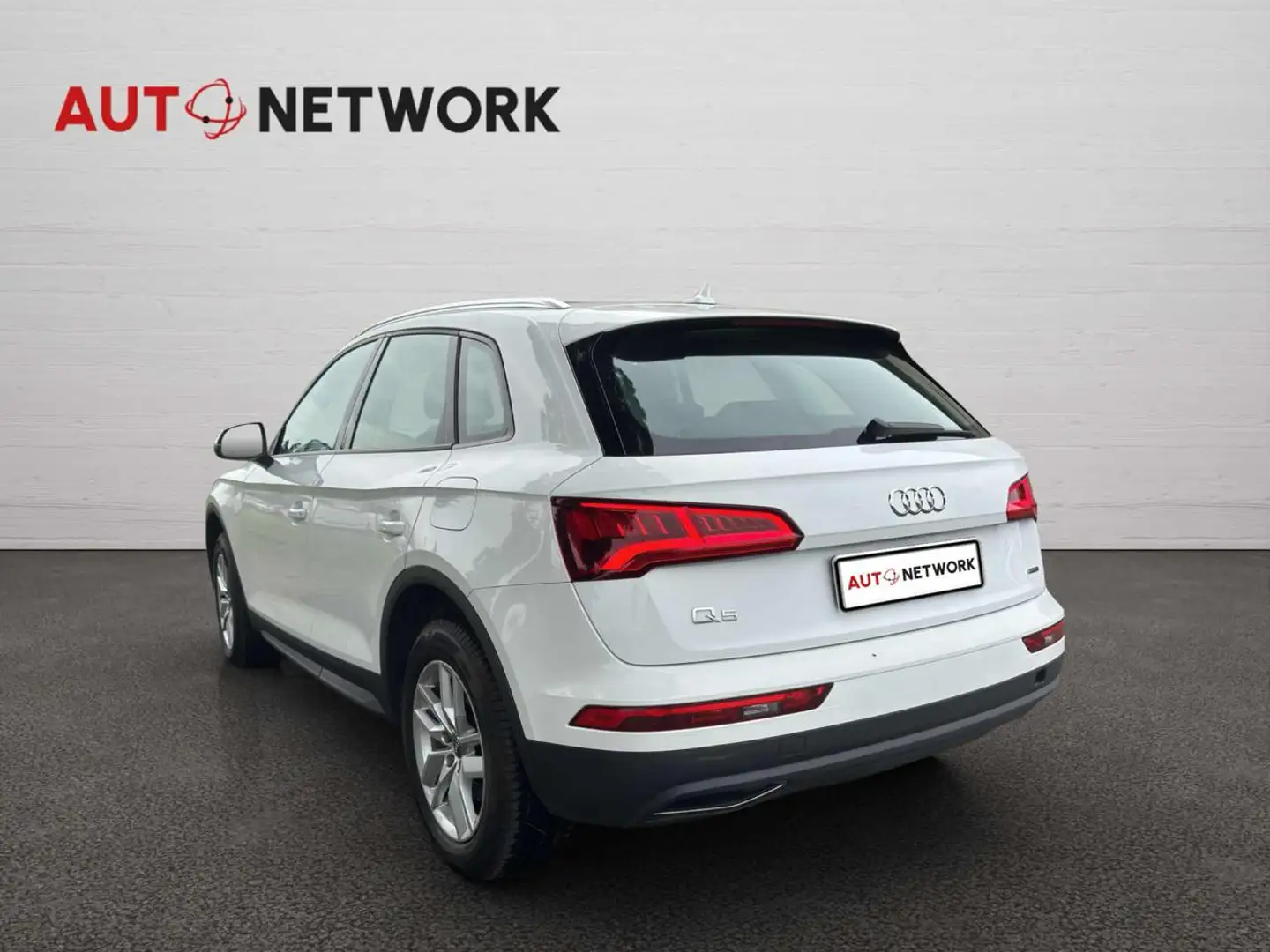 Audi Q5 50 TFSI e quattro S tronic Business Weiß - 2