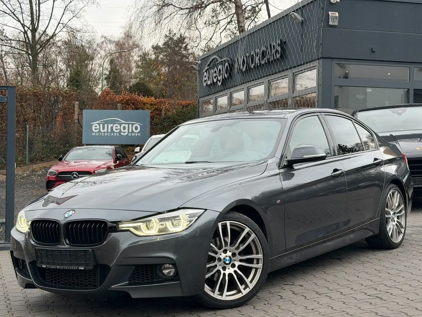 BMW 318 i Aut. LED - Leder - M Sportpaket /// Gris - 1