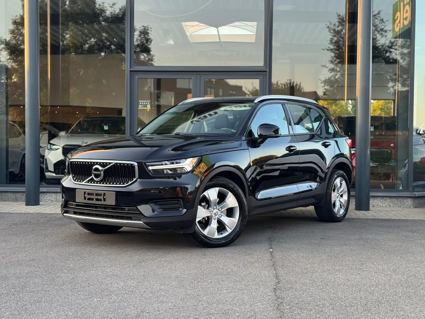 Volvo XC40 T3 Momentum / PDC / NAVI / CARPLAY / HARMAN-KARDON Nero - 1