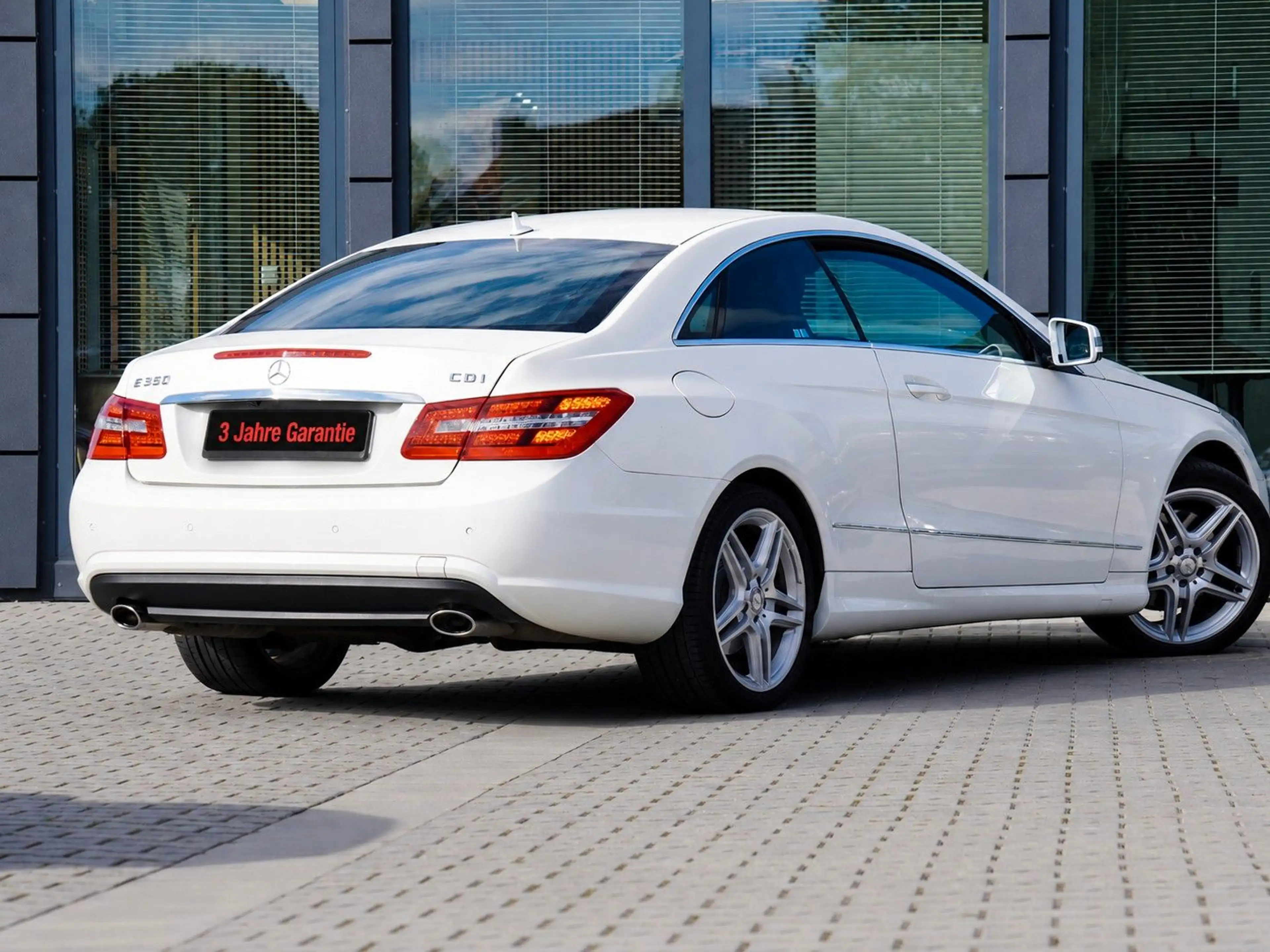 Mercedes-Benz E 350 CDI BlueEff. Coupe AMG Line +3 J. GARANTIE — photo 6