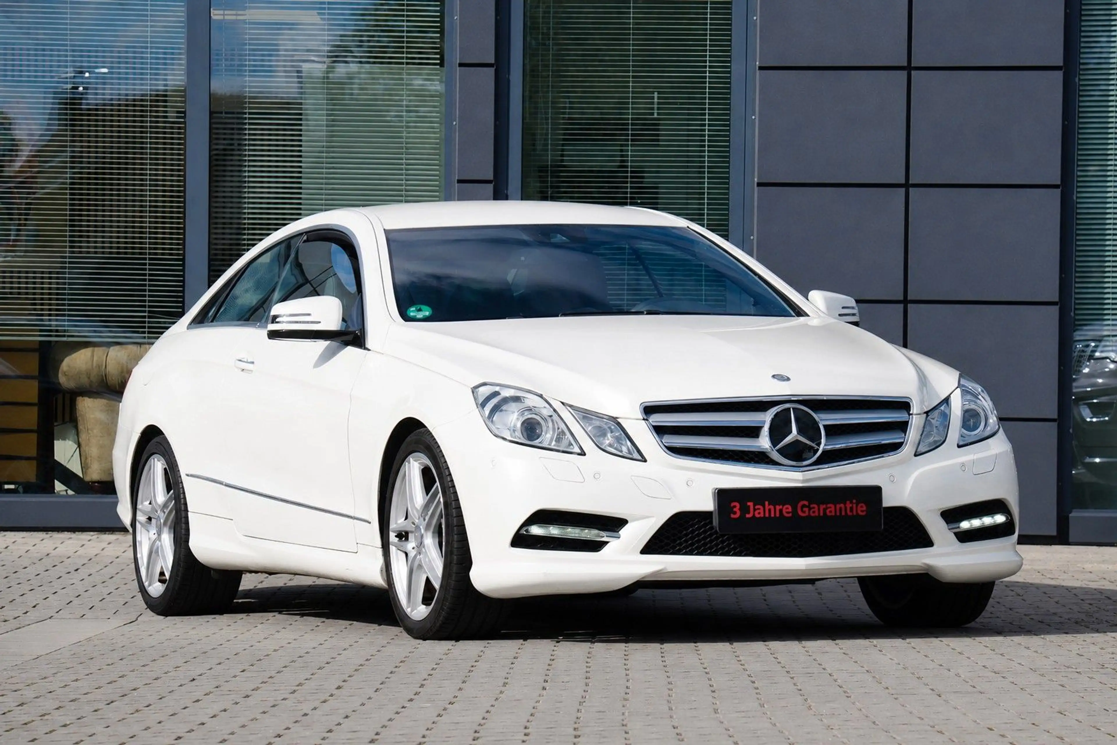 Mercedes-Benz E 350 CDI BlueEff. Coupe AMG Line +3 J. GARANTIE