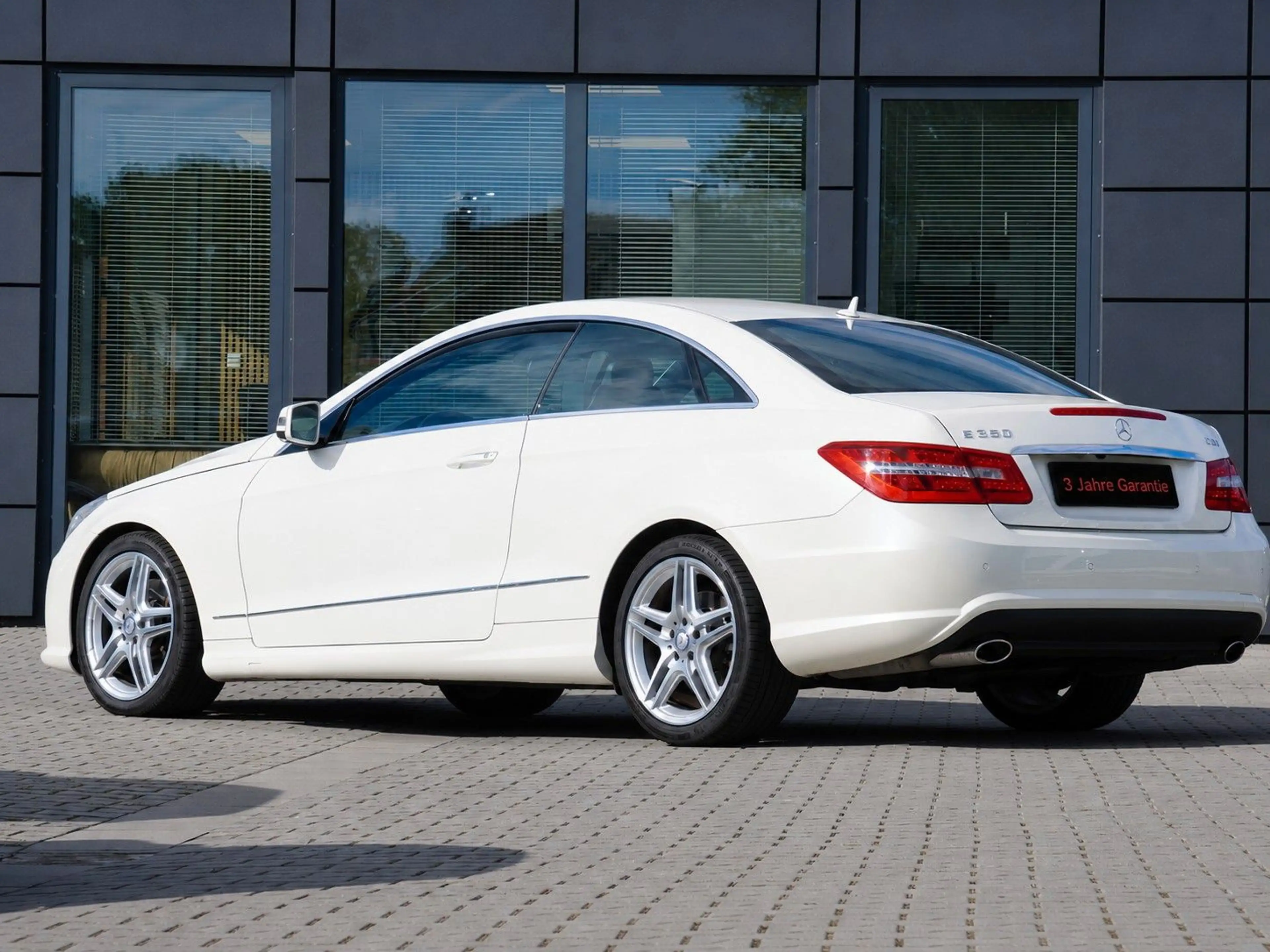 Mercedes-Benz E 350 CDI BlueEff. Coupe AMG Line +3 J. GARANTIE — photo 5
