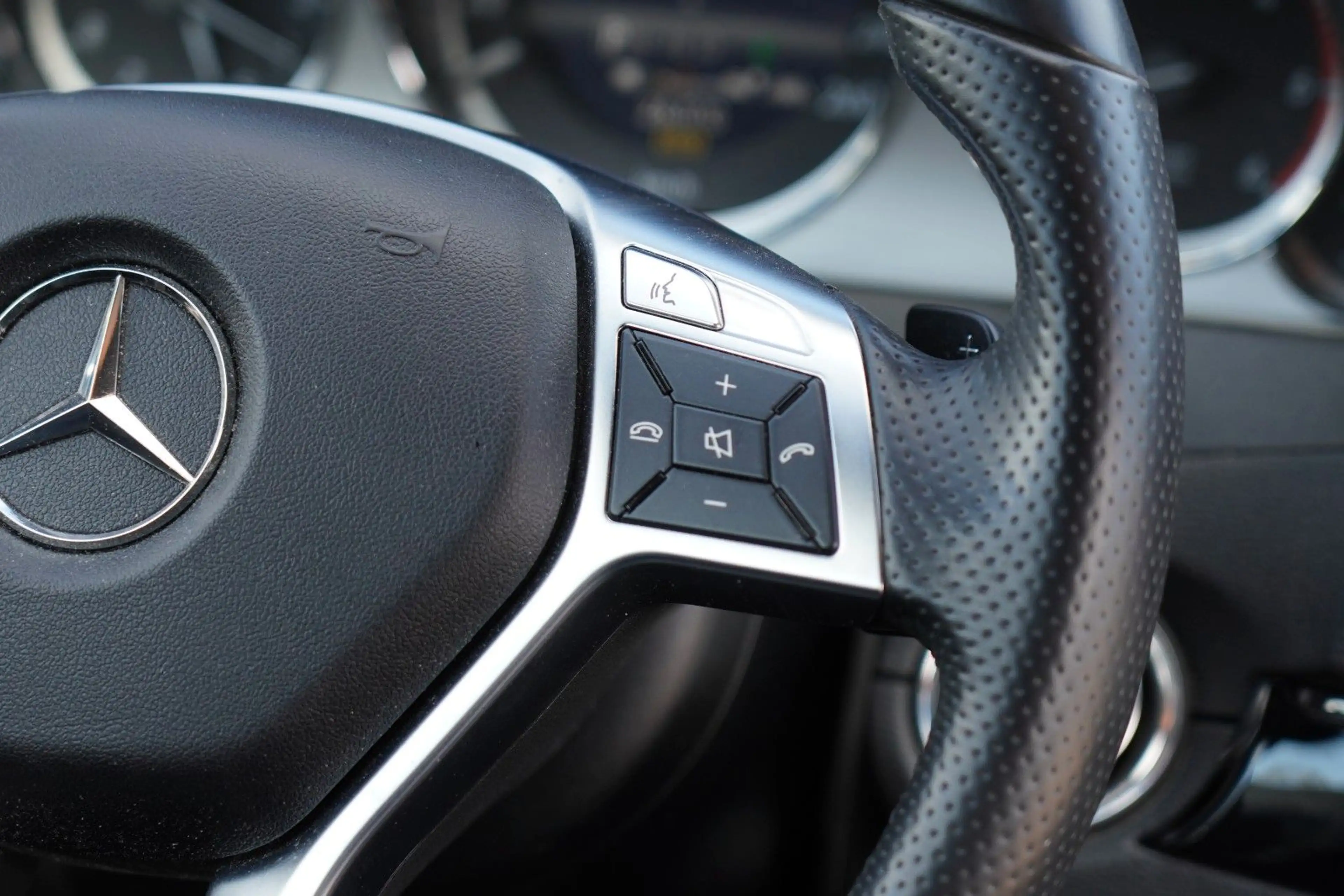 Mercedes-Benz E 350 CDI BlueEff. Coupe AMG Line +3 J. GARANTIE — photo 13