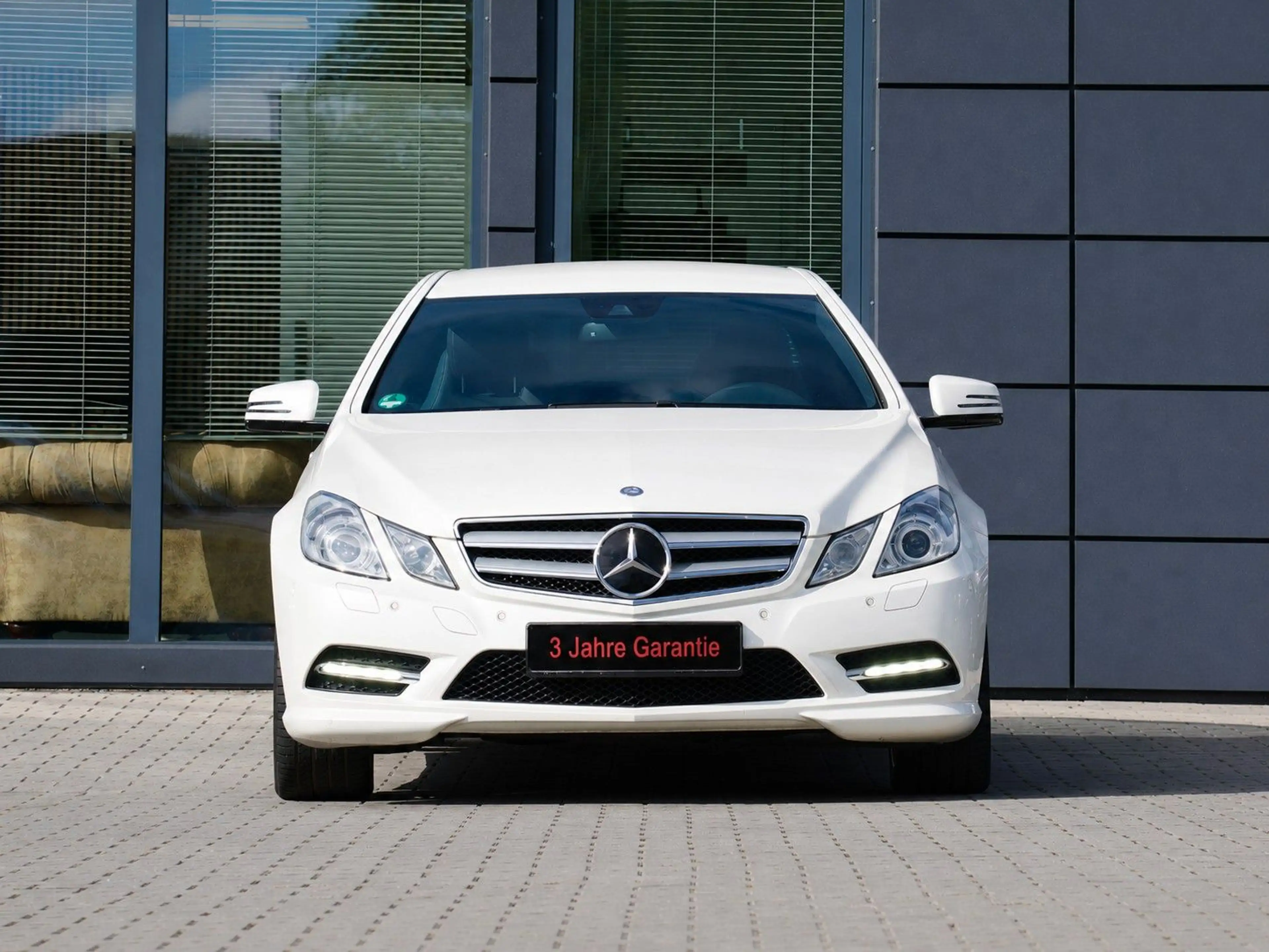 Mercedes-Benz E 350 CDI BlueEff. Coupe AMG Line +3 J. GARANTIE — photo 2