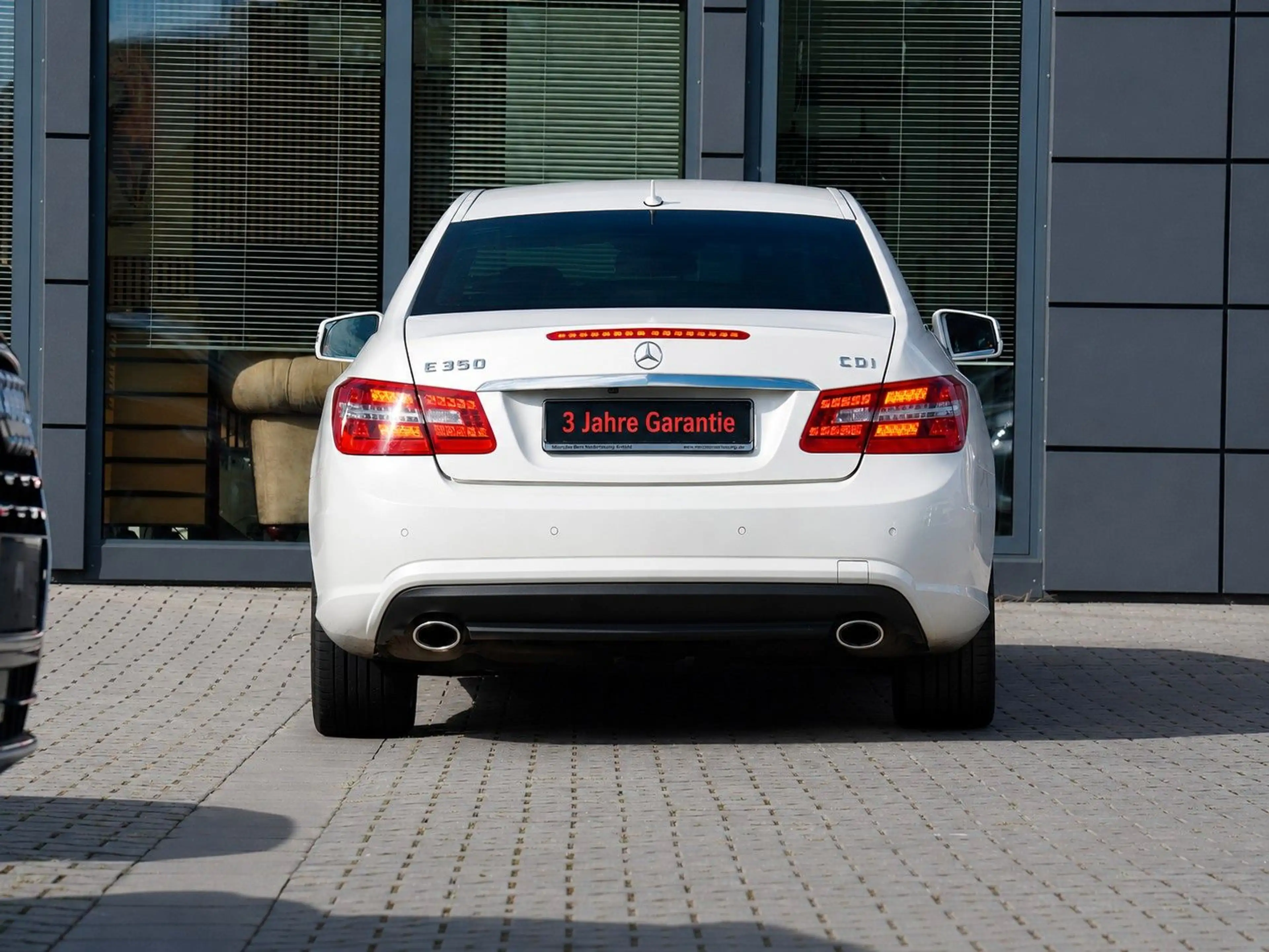 Mercedes-Benz E 350 CDI BlueEff. Coupe AMG Line +3 J. GARANTIE — photo 3