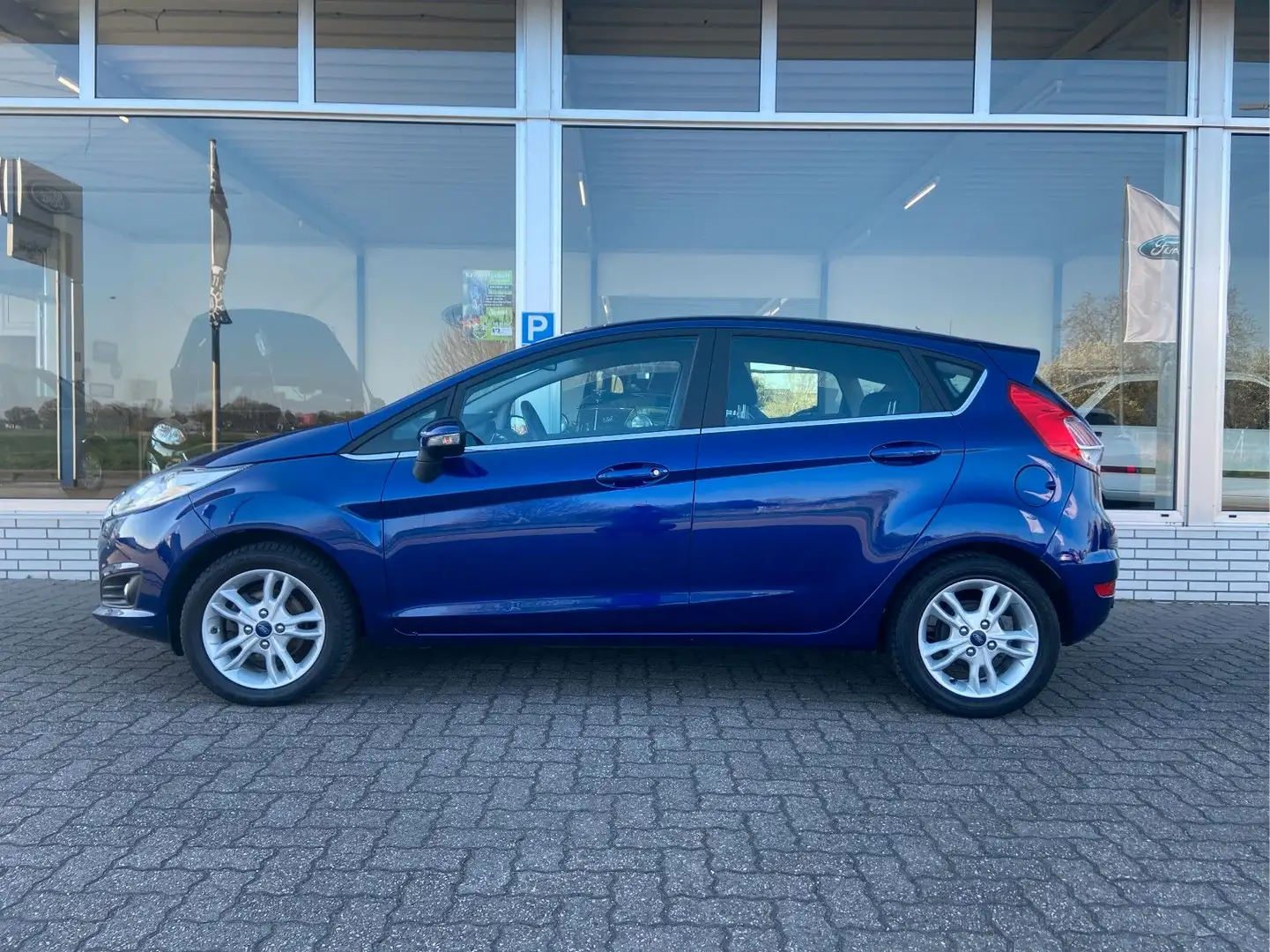 Ford Fiesta Titanium Blau - 1