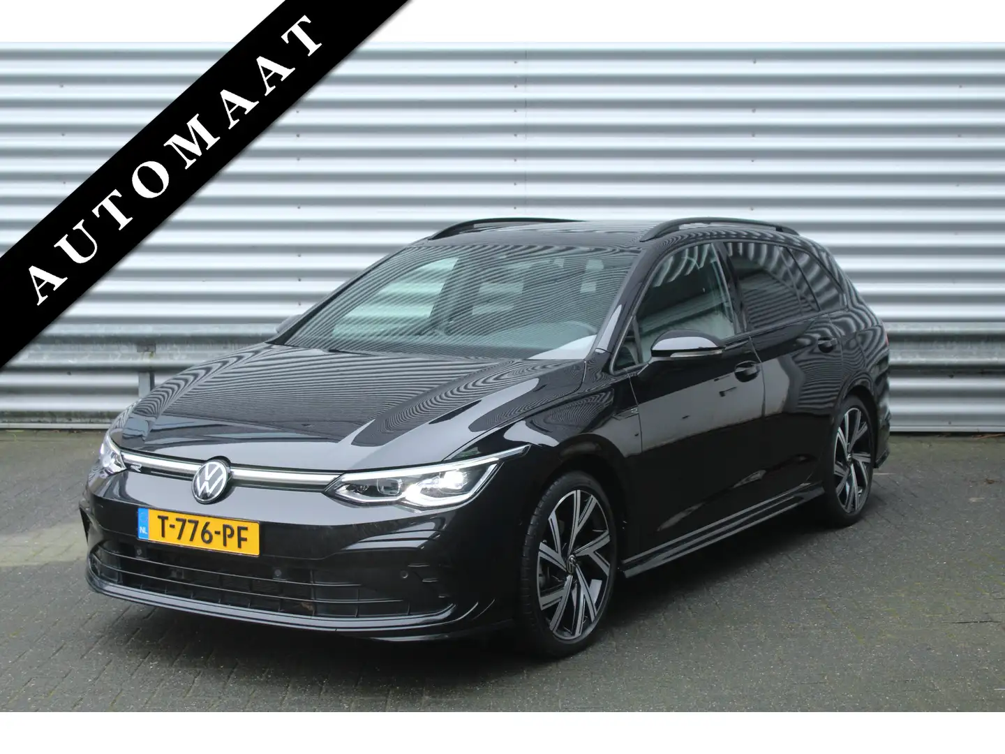 Volkswagen Golf Variant 1.5 eTSI 150pk R-Line DSG7 Panoramadak NL-Auto NAP Zwart - 1