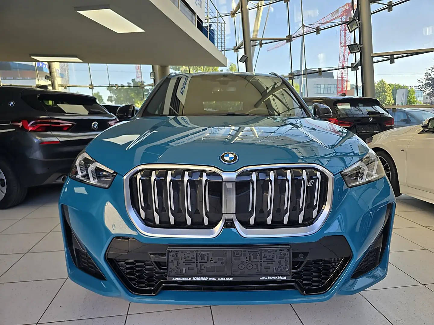 BMW iX1 xDrive30 M Sport Sportsitze/Alcantara/AHK/Head-Up Blau - 2