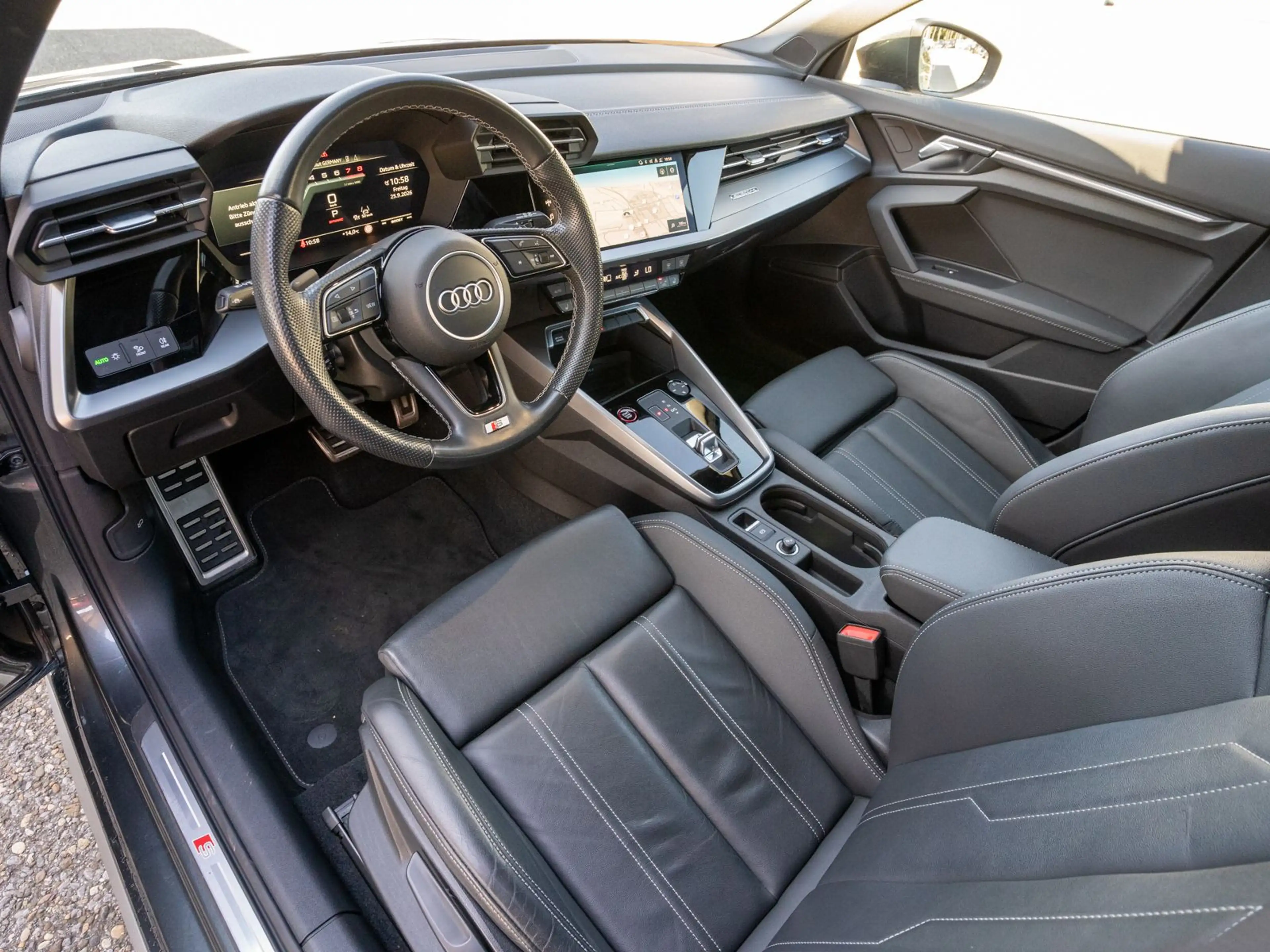 Audi S3 2.0TFSI quattro NAVI LED GRA SHZ VC — photo 12