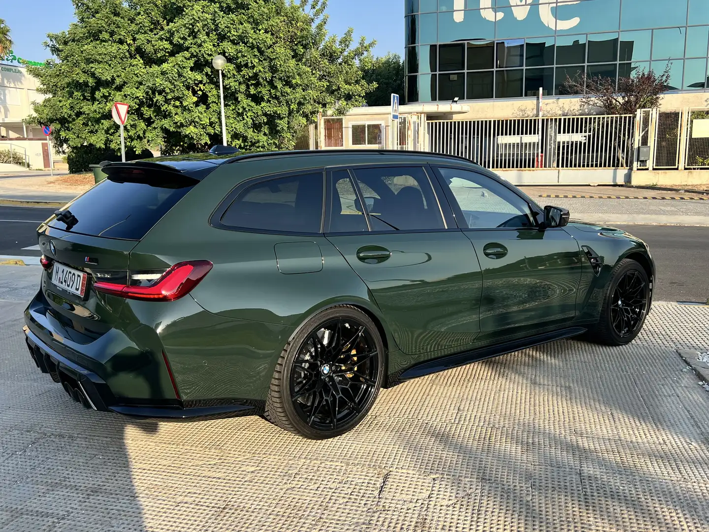 BMW M3 Competition Touring MxDrive - INVIDIUAL - 2