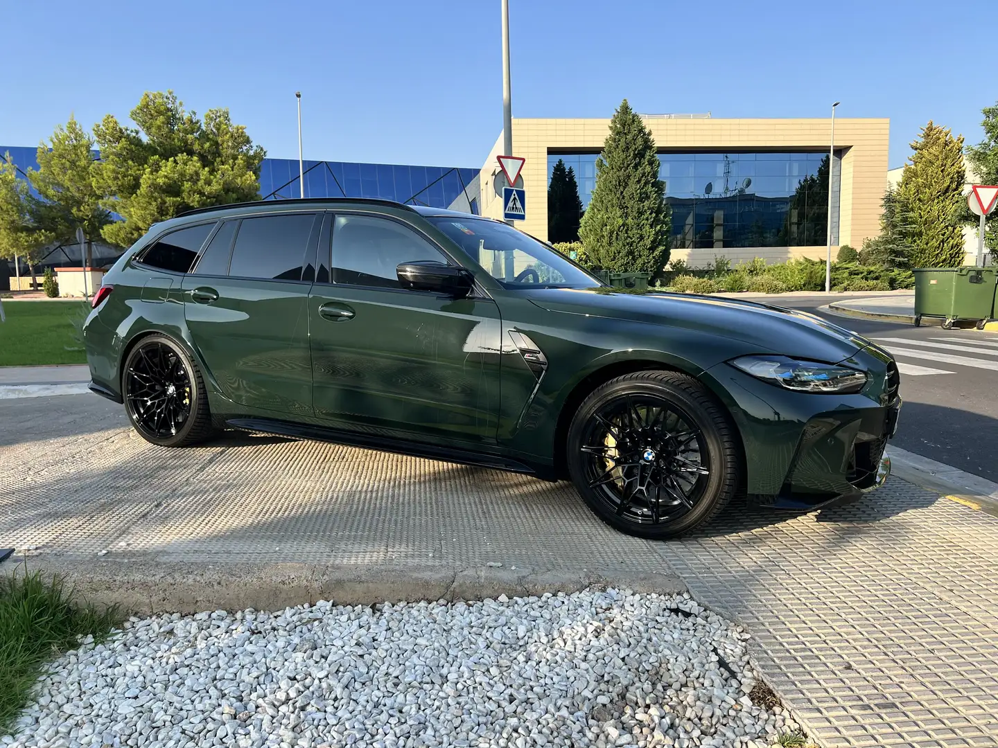 BMW M3 Competition Touring MxDrive - INVIDIUAL - 1