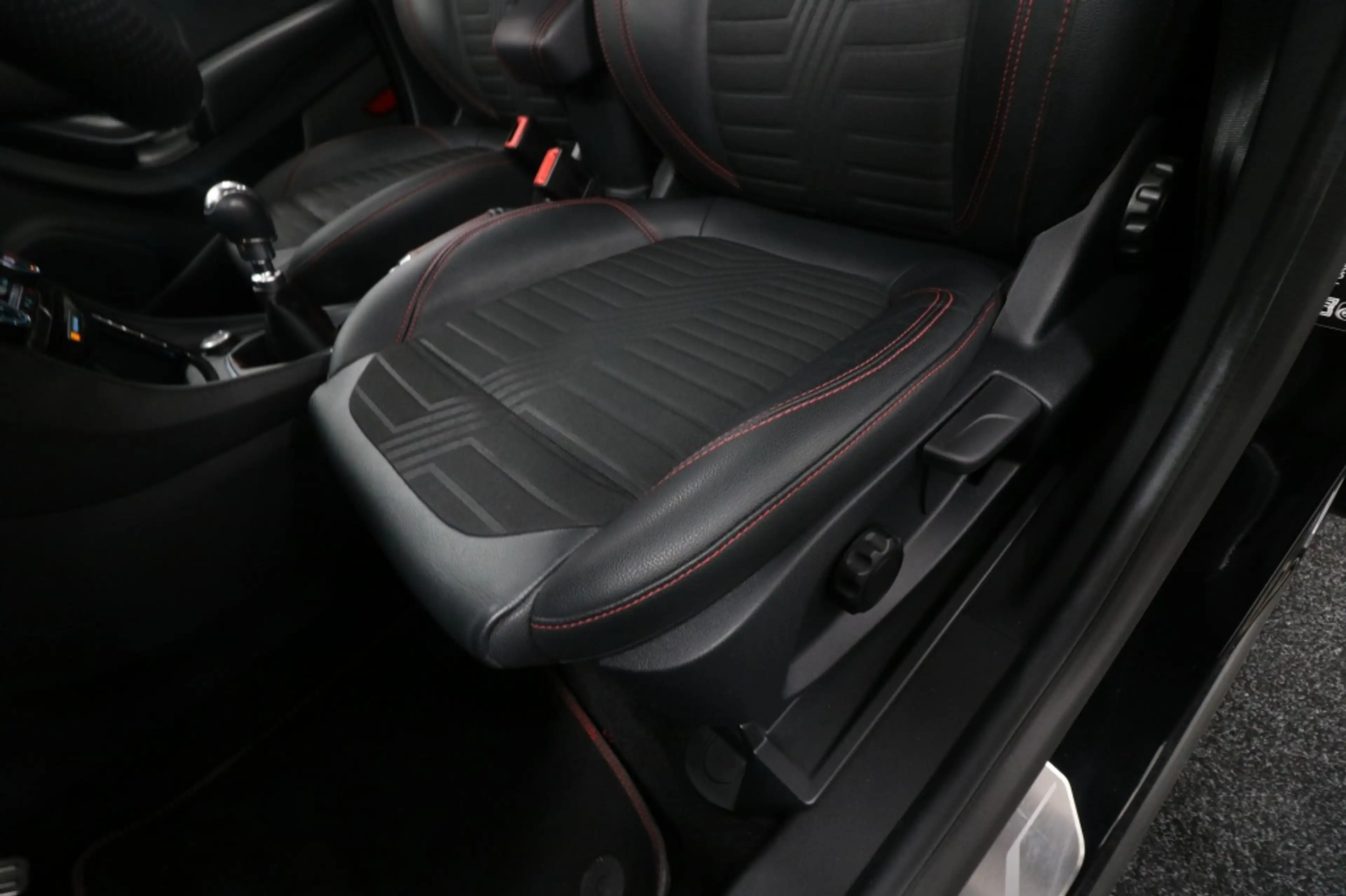 Ford Puma 1.0 EcoBoost Hybrid ST-Line X — photo 6