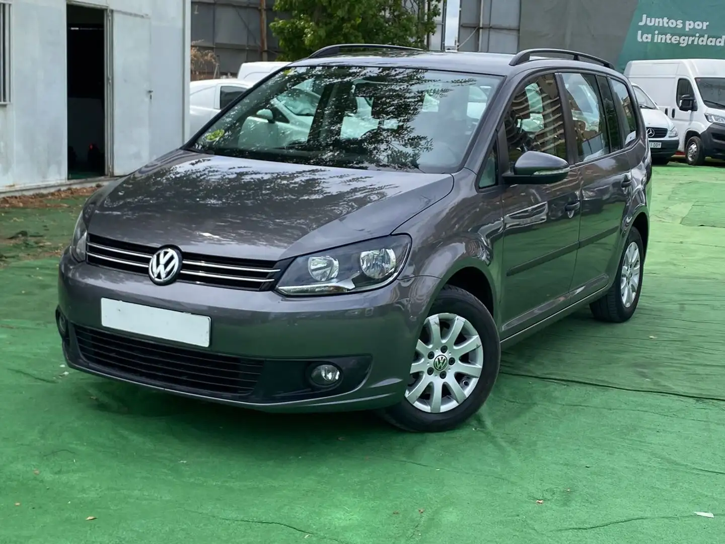 Volkswagen Touran 1.6TDI Advance 105 Gris - 1