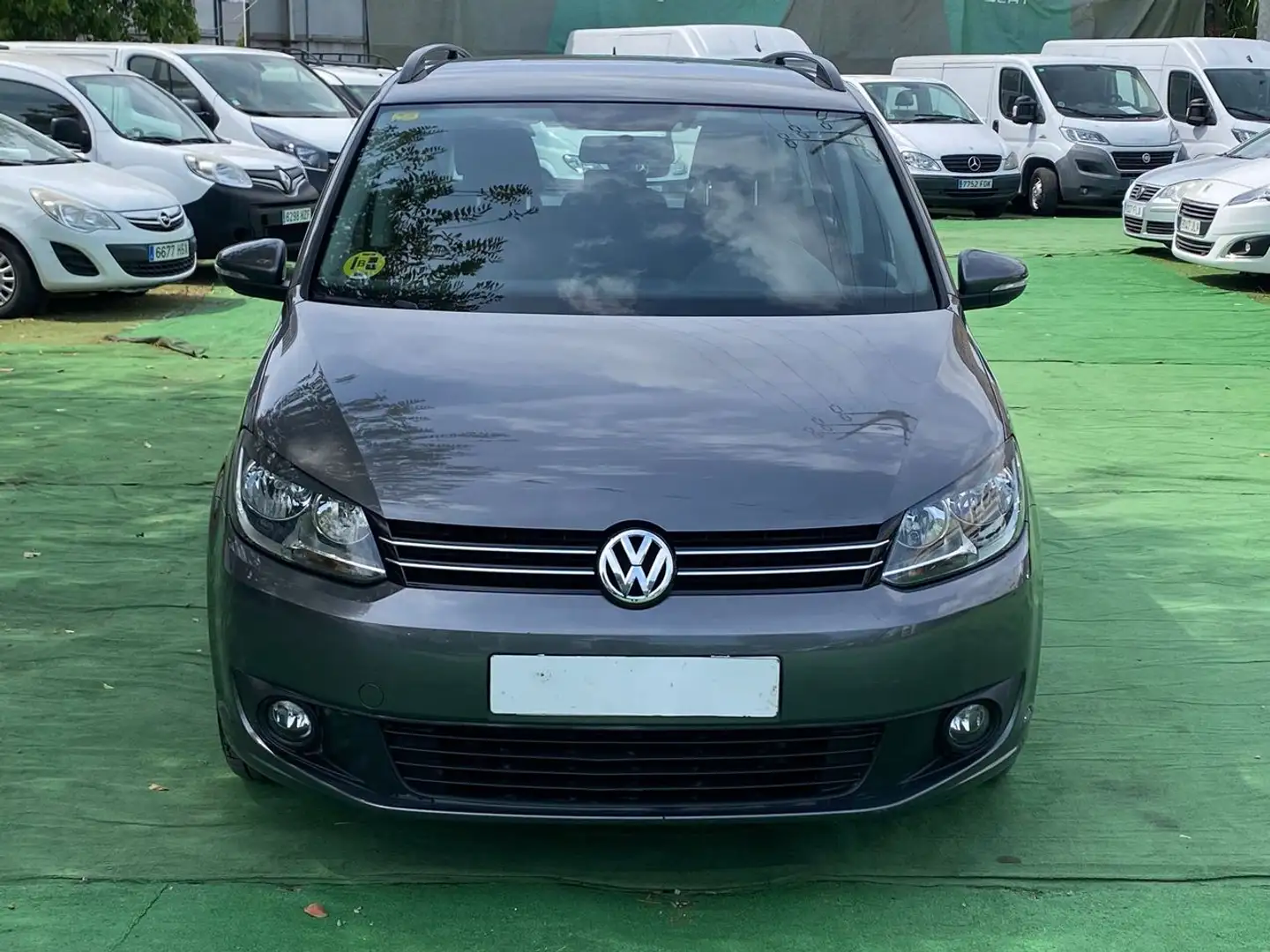 Volkswagen Touran 1.6TDI Advance 105 Gris - 2
