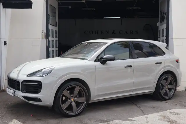 Porsche Cayenne view 2