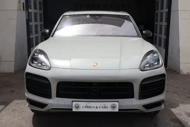Porsche Cayenne view 3