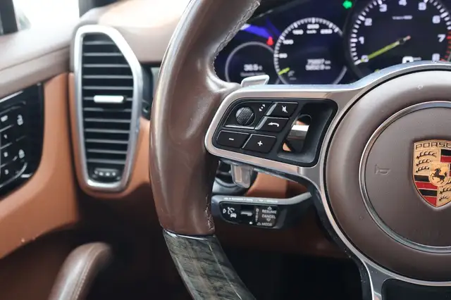 Porsche Cayenne view 14
