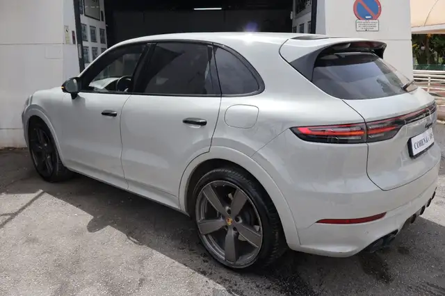 Porsche Cayenne view 6