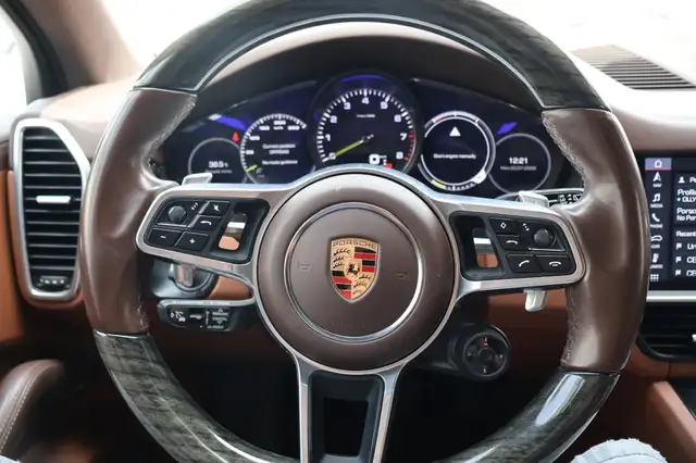 Porsche Cayenne view 13
