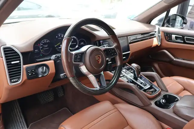 Porsche Cayenne view 12