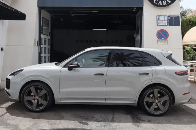 Porsche Cayenne view 7
