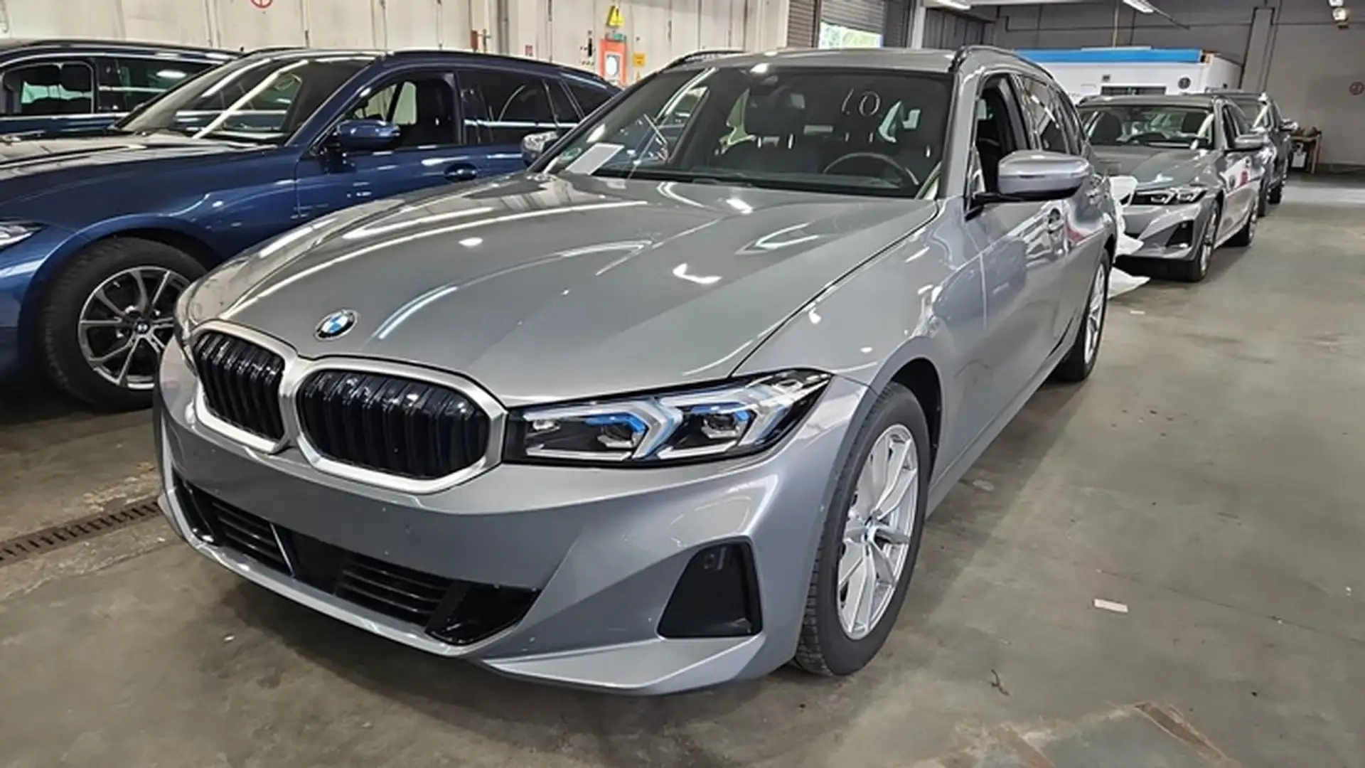 BMW 318 d #Facelift #WinterReifen #StHZ #VielExtras Grijs - 1