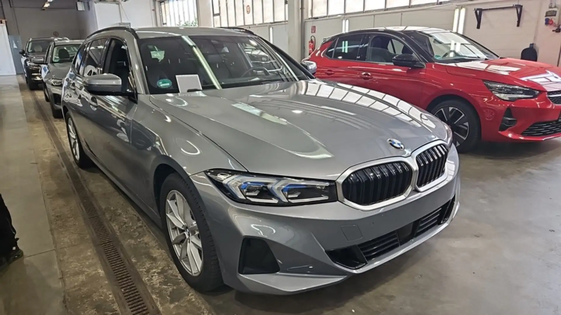BMW 318 d #Facelift #WinterReifen #StHZ #VielExtras Grijs - 2