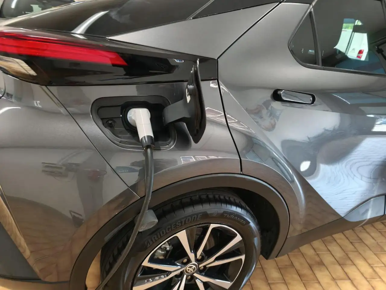 Toyota C-HR 2025 PHEV HYBRID 2.0 DA 223 CV E "ADAS", миниатюра 2