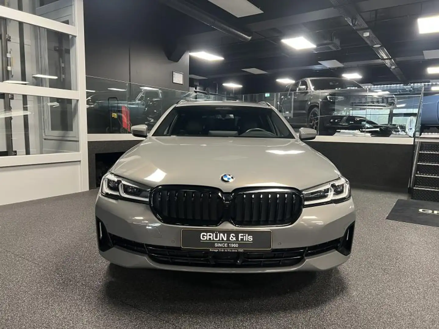 BMW 520 dA xDrive Sportline Gris - 2