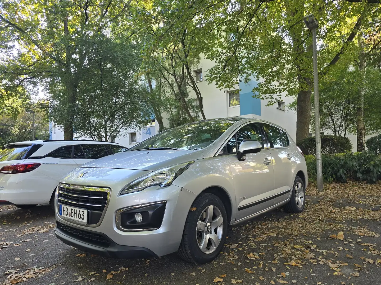 Peugeot 3008 Peugeot 3008 Business-Line HDi 150  2.0 Panorama Silber - 2