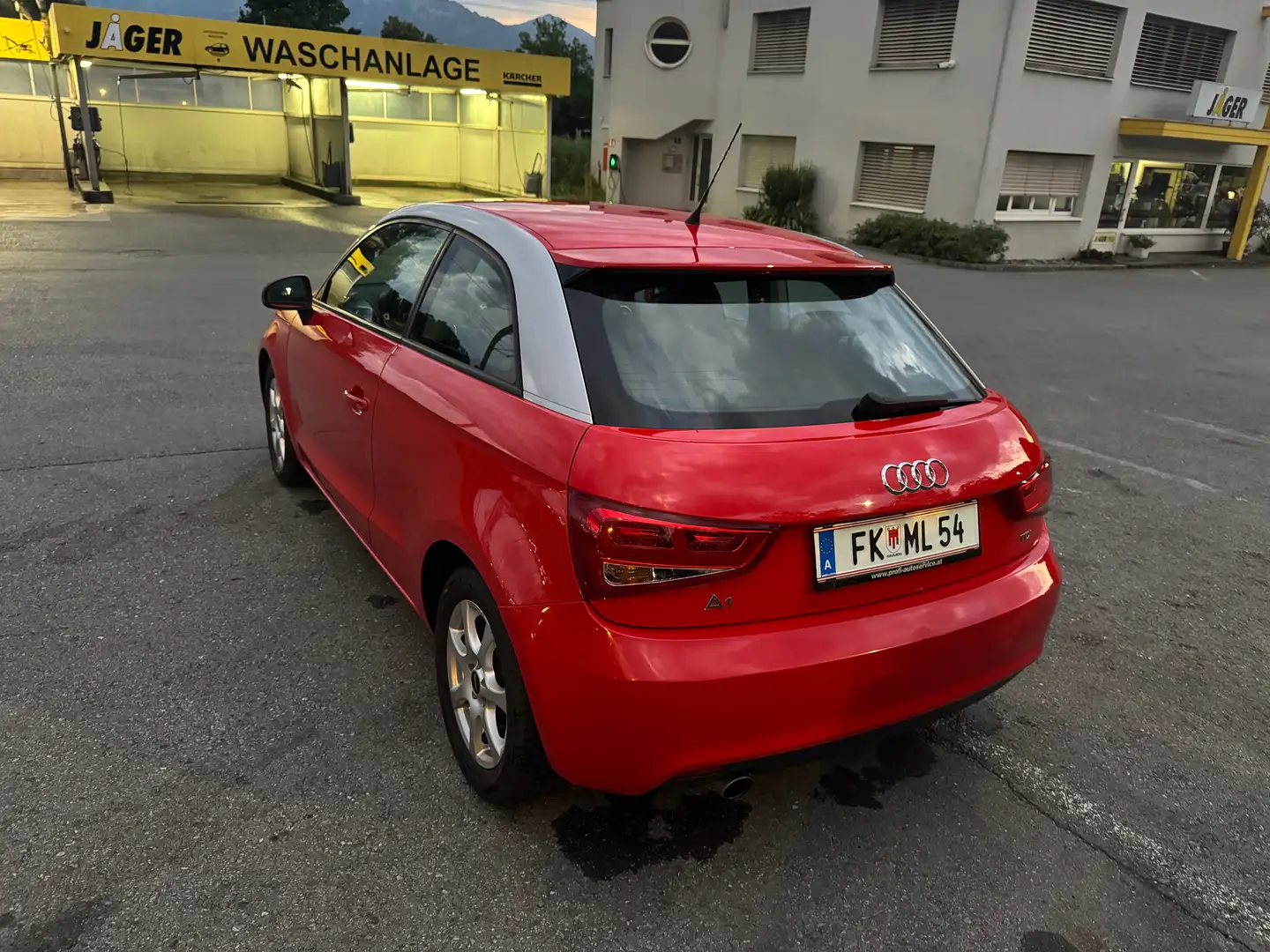 Audi A1 A1 1,6 TDI Ambition Rot - 1
