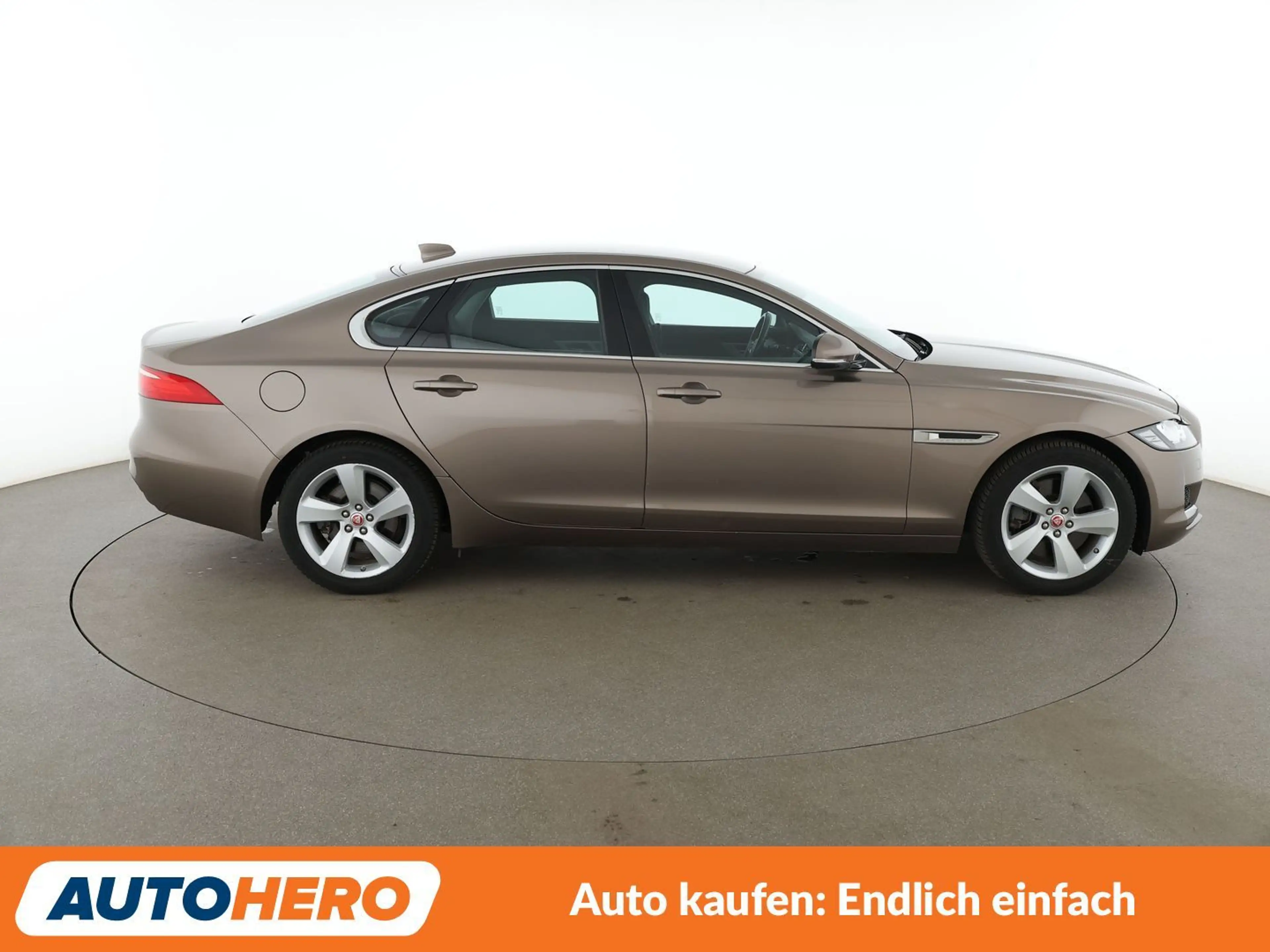 Jaguar XF 35t Prestige Aut.*NAVI*TEMPO*CAM*PDC*SHZ* — photo 7