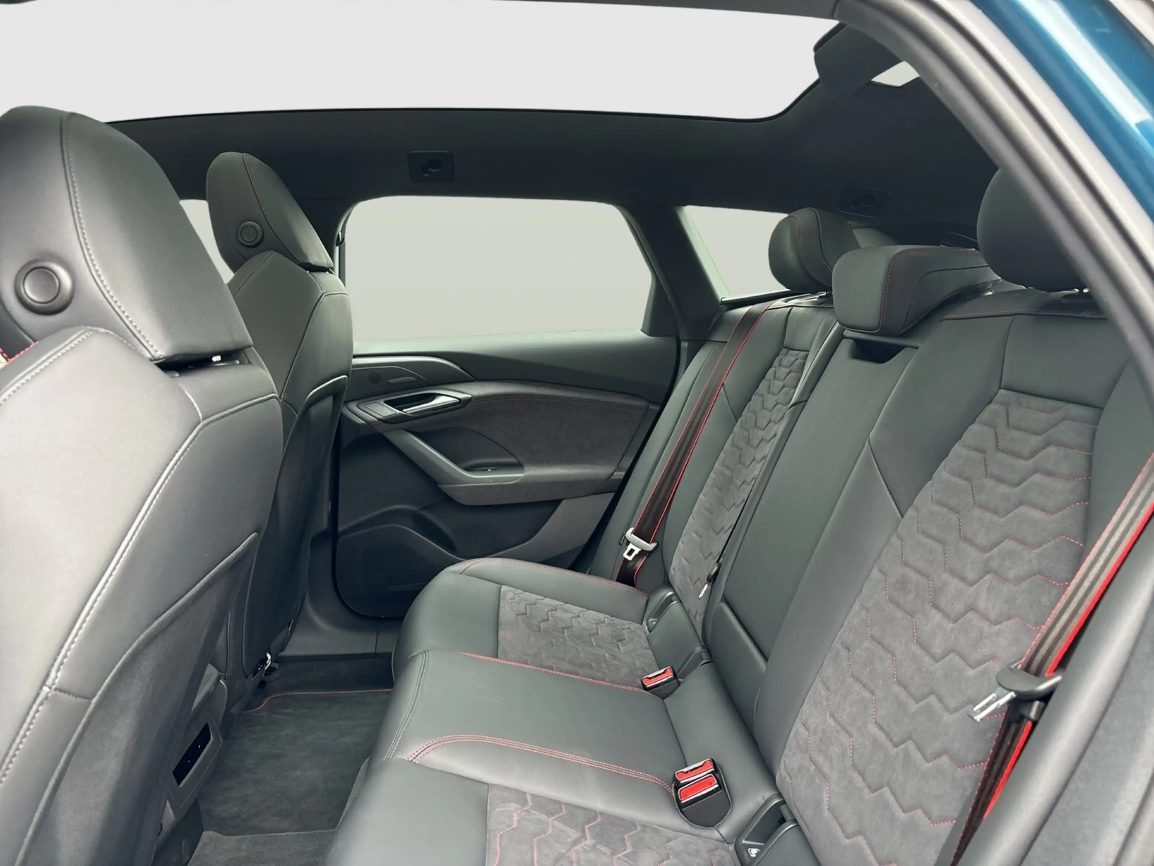 Audi A6 e-tron Avant quattro S LINE PANO B&O AHK LM20 — photo 12
