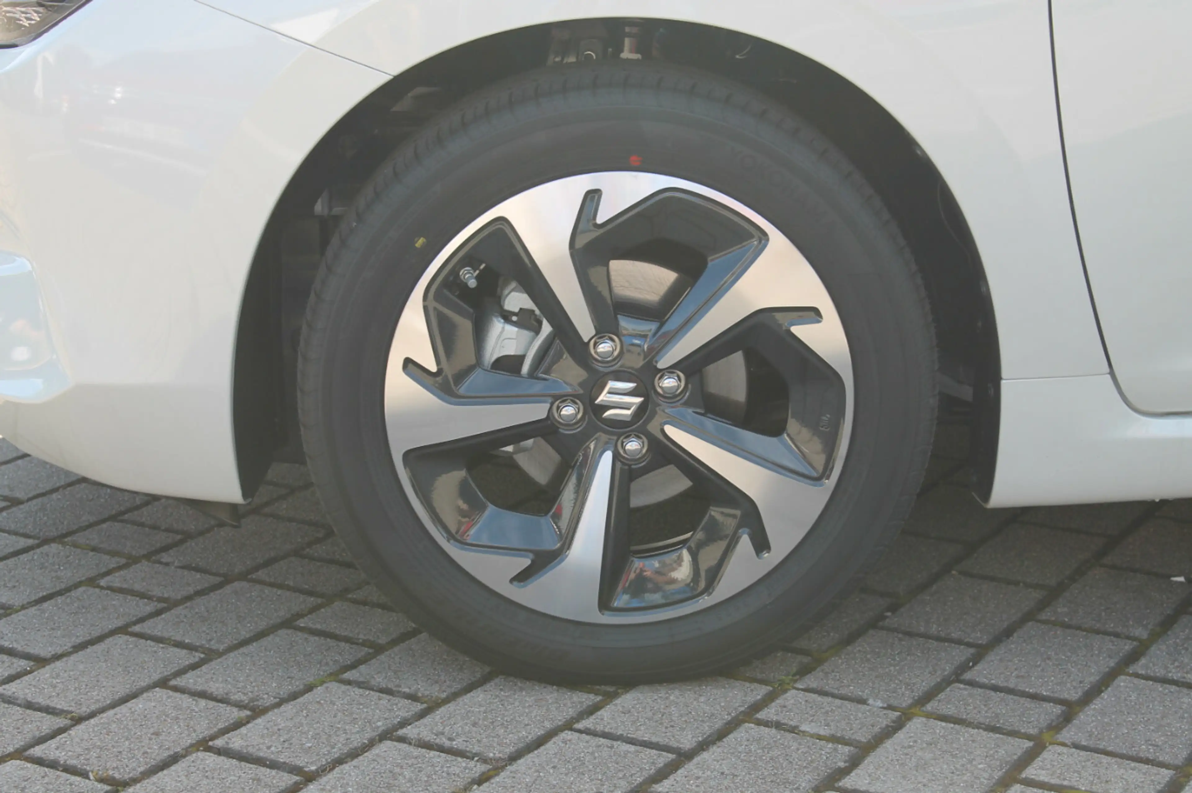 Suzuki Swift 1.2 Comfort+ Hybrid — photo 4