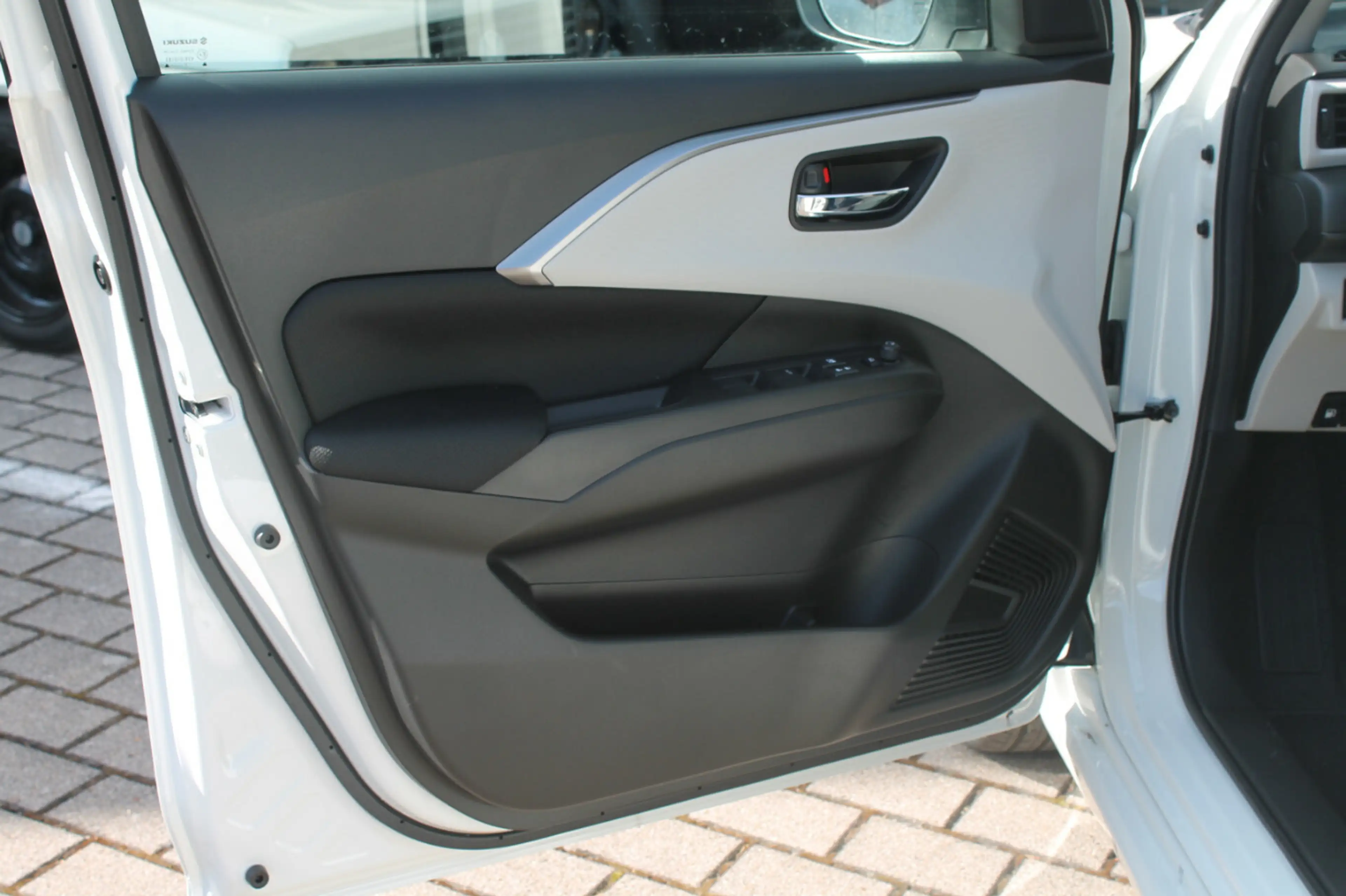 Suzuki Swift 1.2 Comfort+ Hybrid — photo 11