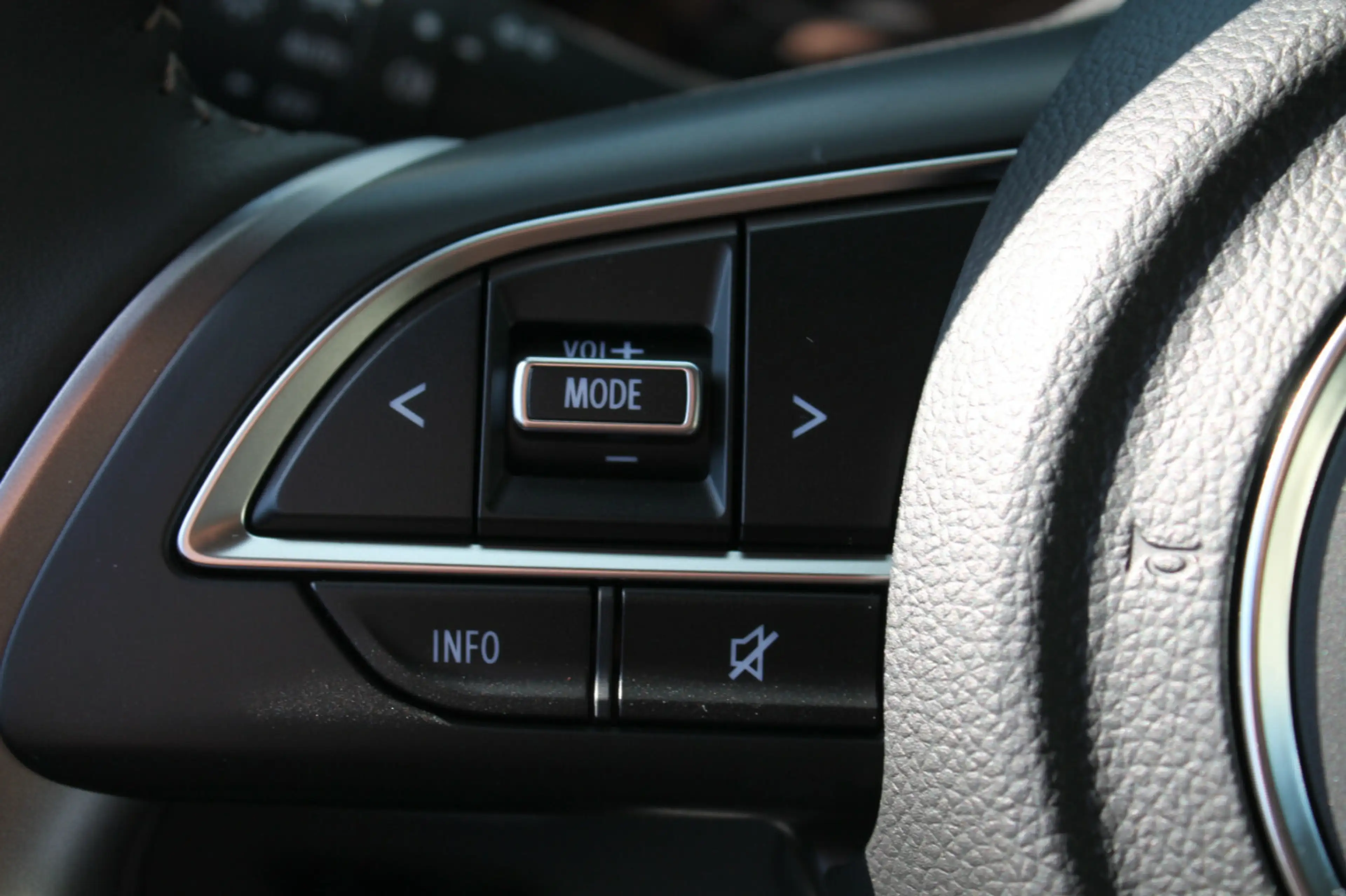 Suzuki Swift 1.2 Comfort+ Hybrid — photo 6