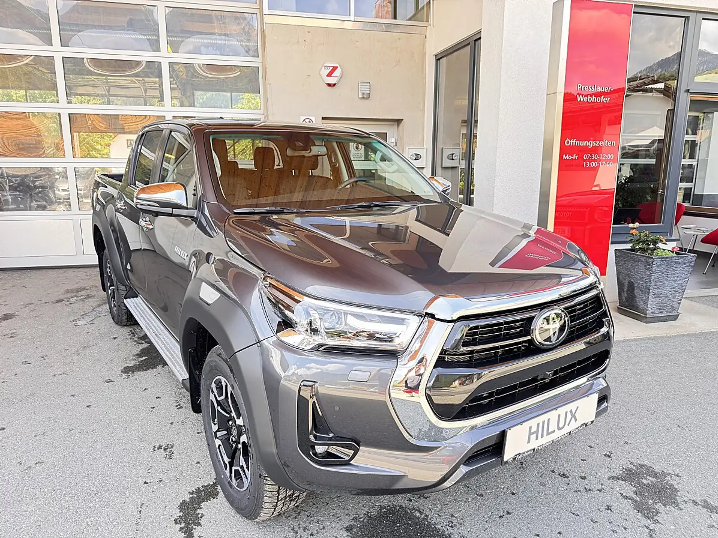 Toyota Hilux DK Lounge 4WD 2,8 D-4D MHEV Aut. Grau - 1