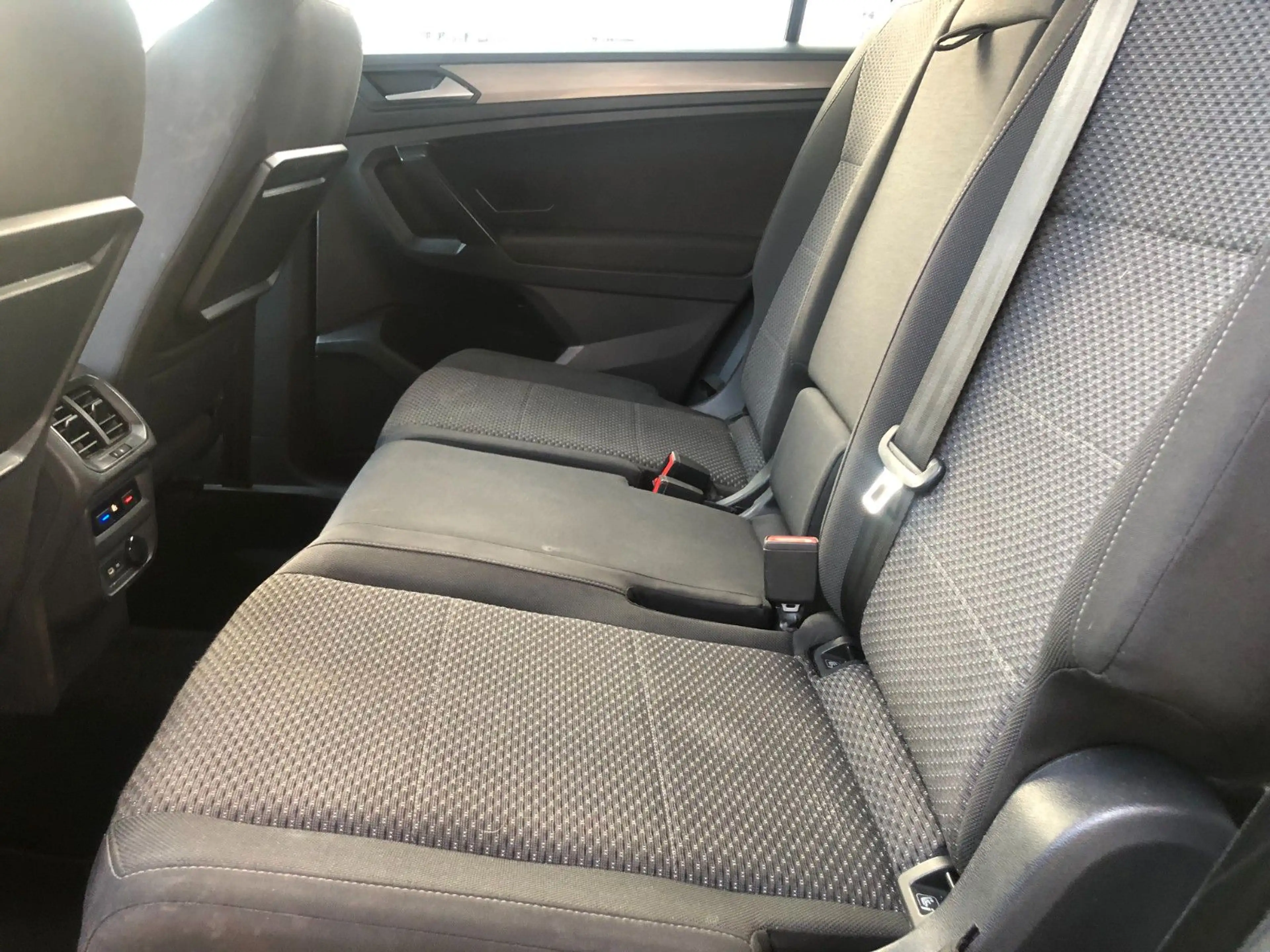 Volkswagen Tiguan Allspace Comfortline 7 Sitzer/Automatik — photo 11