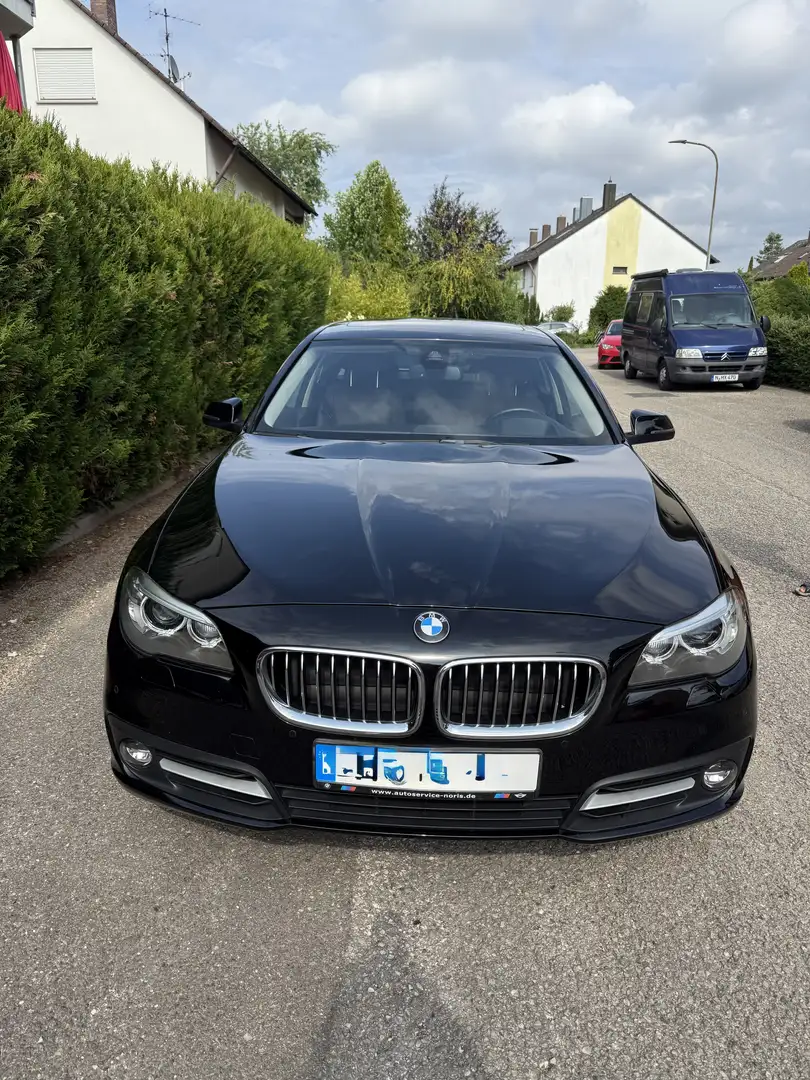 BMW 525 525d Touring xDrive Zwart - 1