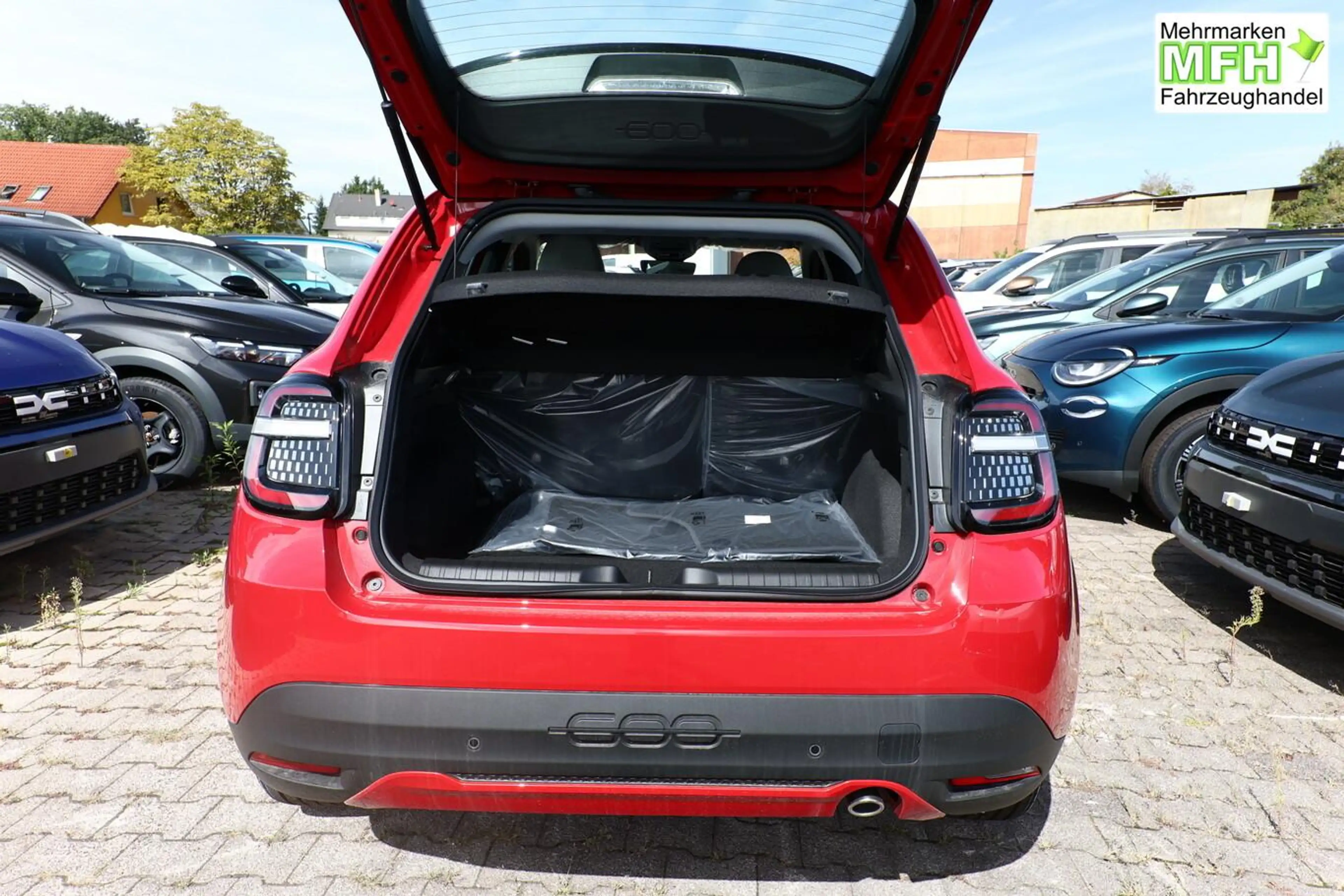 Fiat 600 Icon Hybrid SHZ Keyl Nav Kam 2xPDC LED CarP 74 ... — photo 10