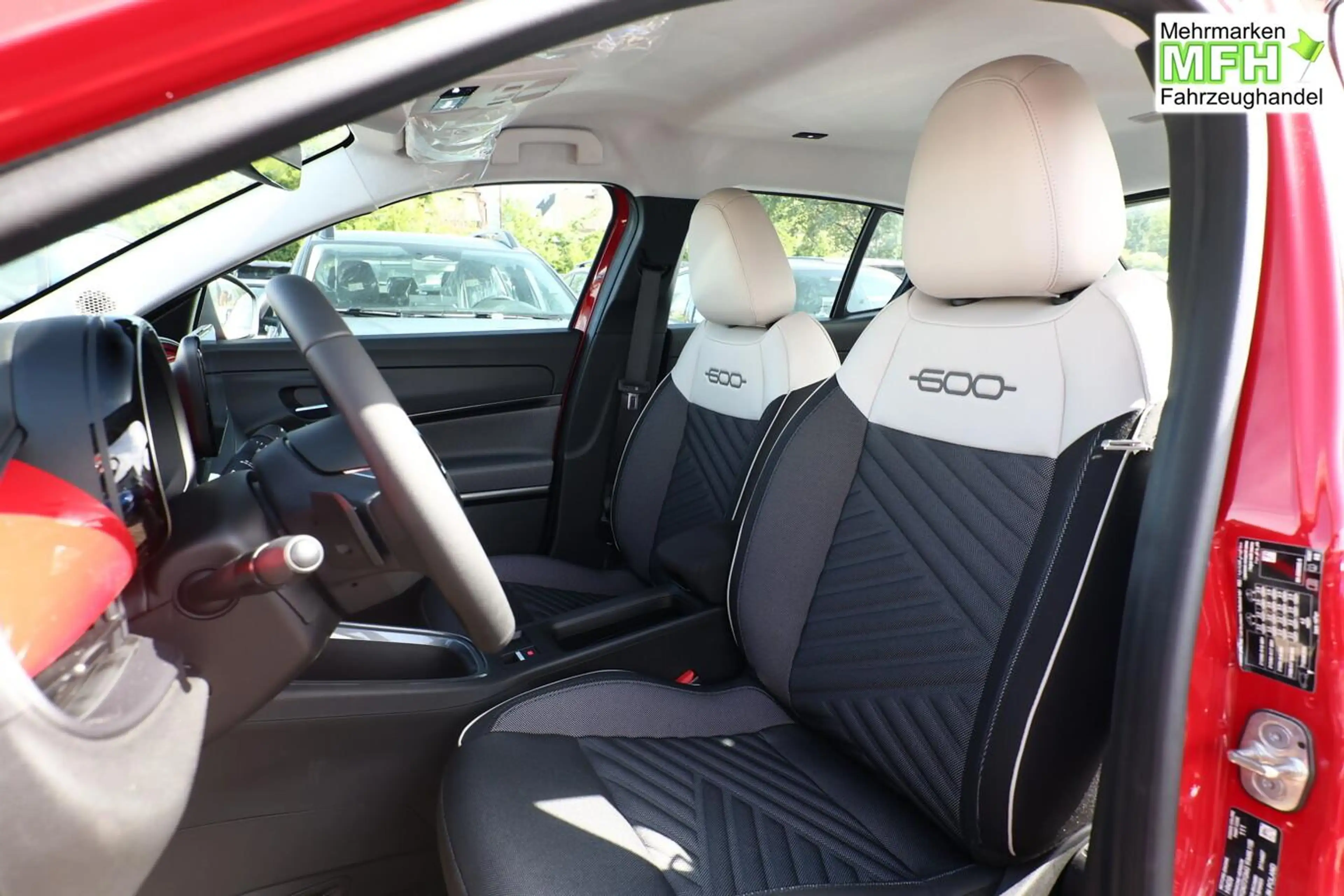 Fiat 600 Icon Hybrid SHZ Keyl Nav Kam 2xPDC LED CarP 74 ... — photo 5