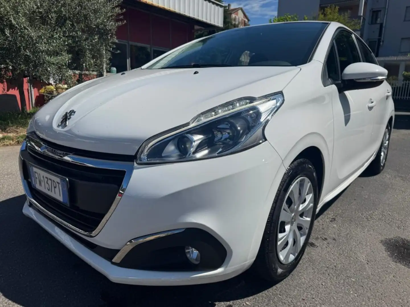 Peugeot 208 BlueHDi 100cv S&S 5p.(AUTOCARRO N1) White - 1